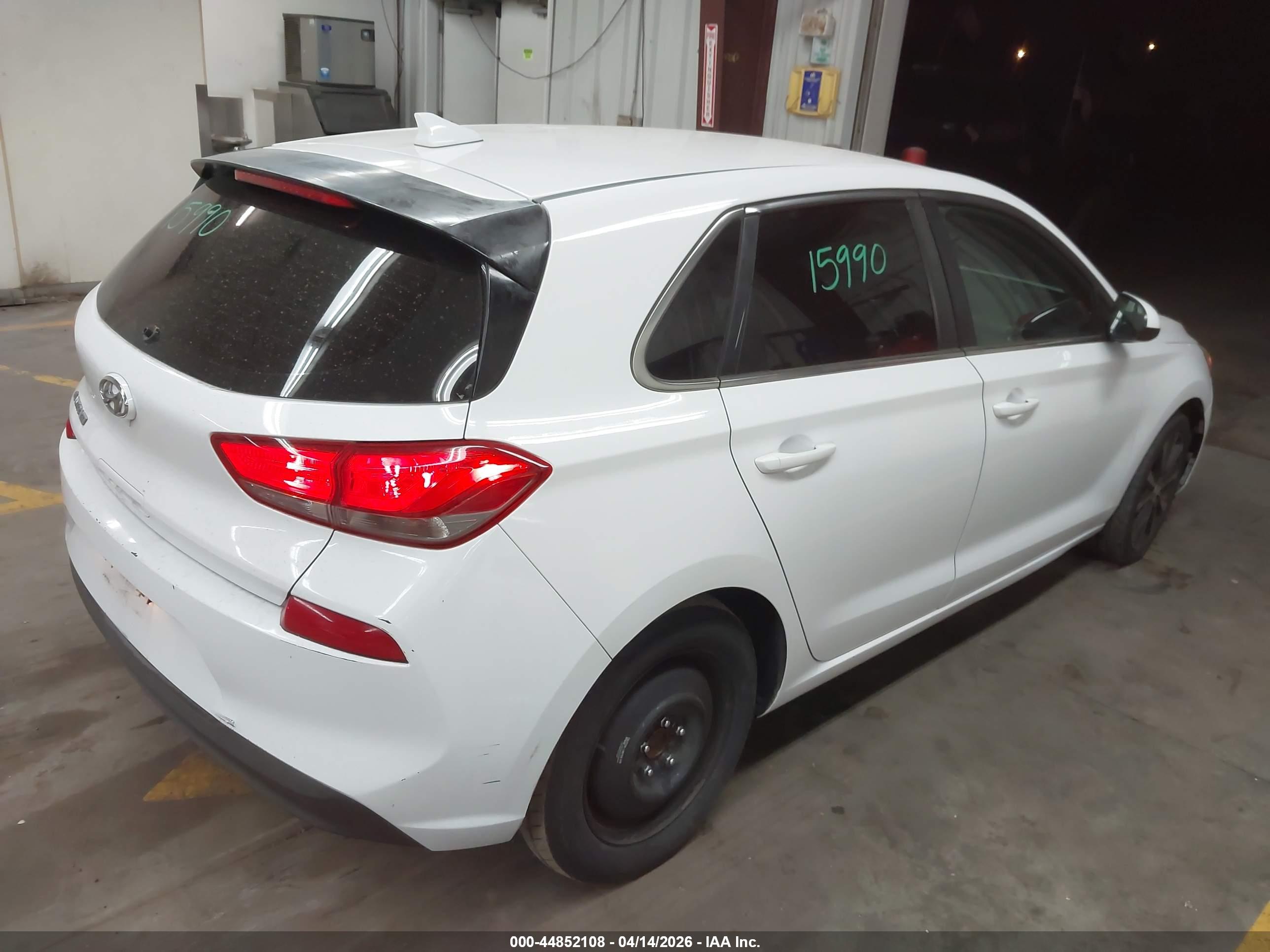 HYUNDAI ELANTRA image 4