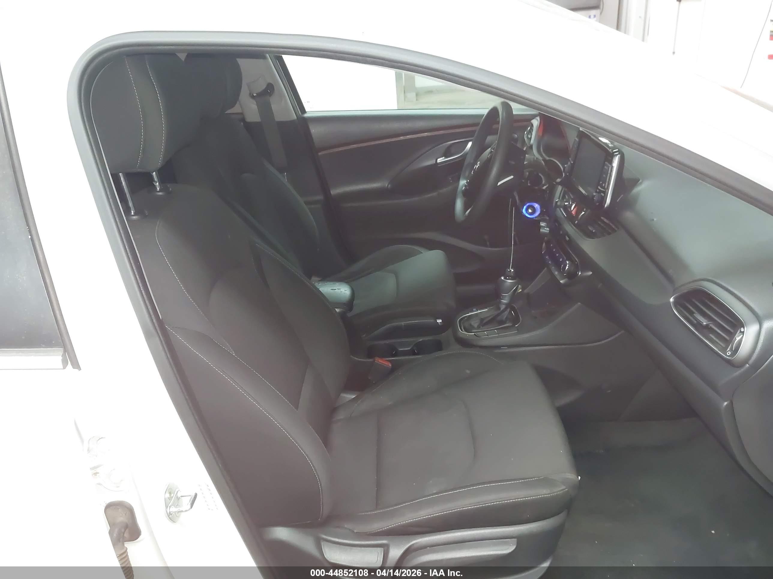 HYUNDAI ELANTRA image 5