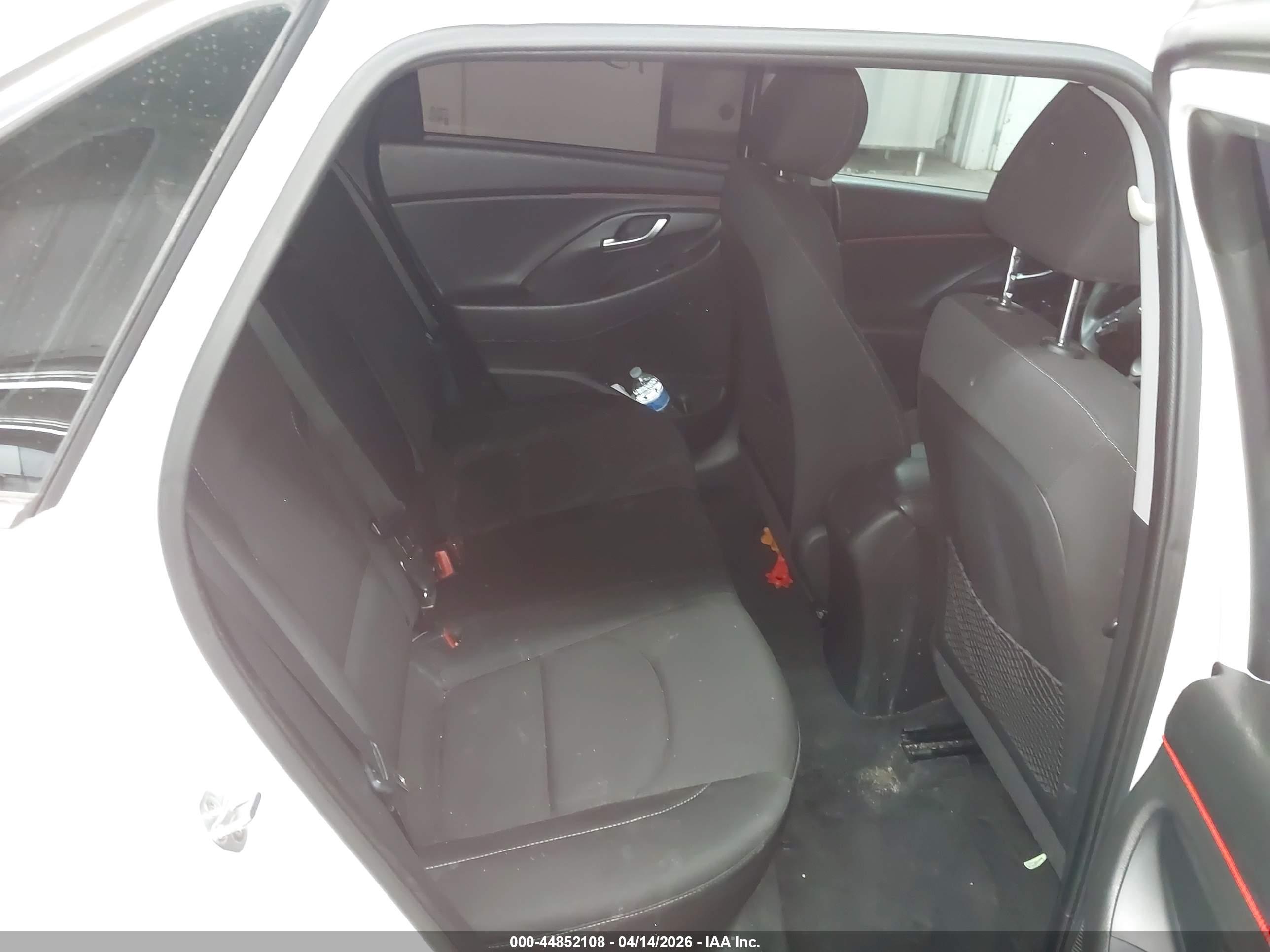 HYUNDAI ELANTRA image 8