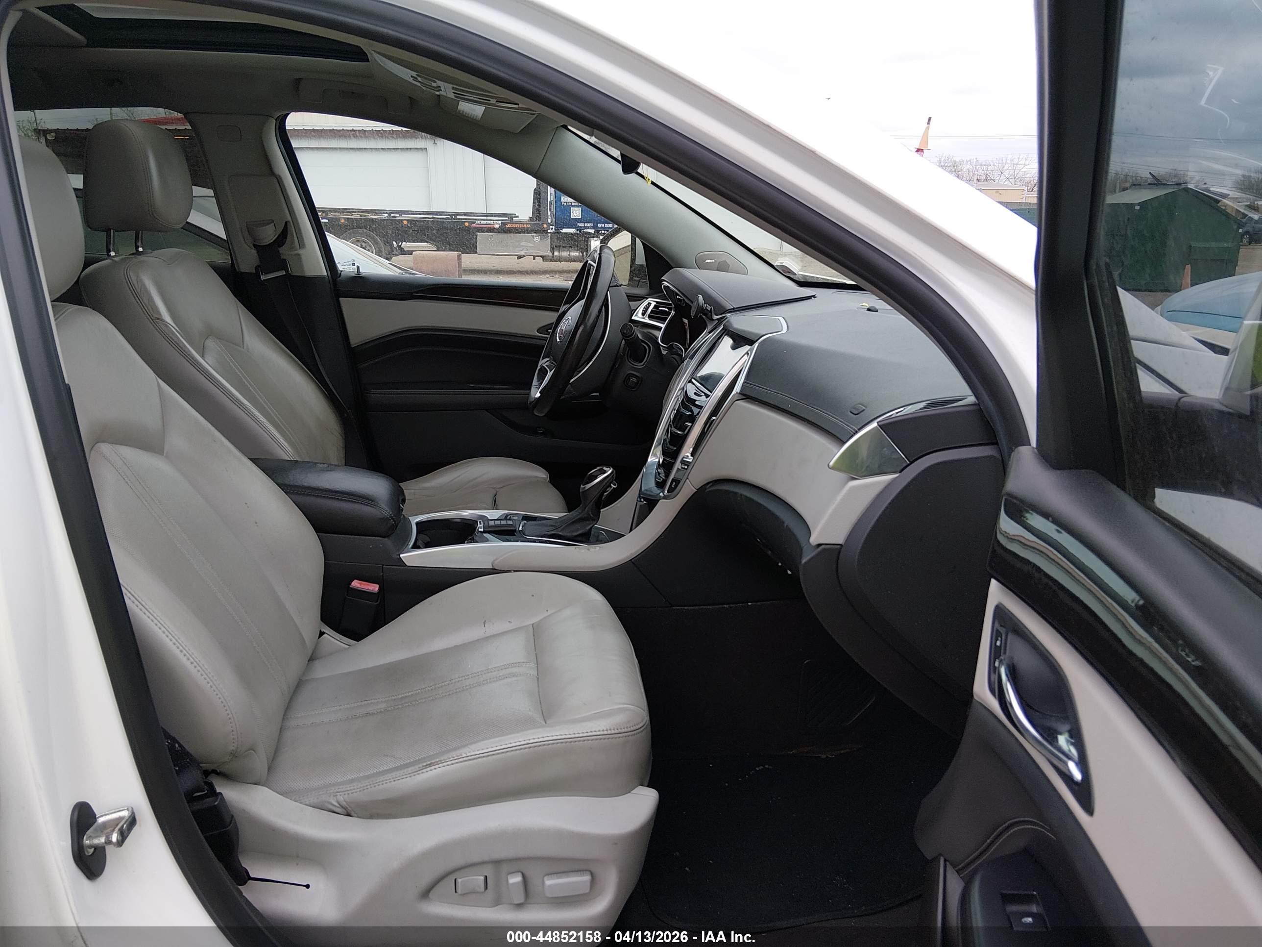 CADILLAC SRX image 5