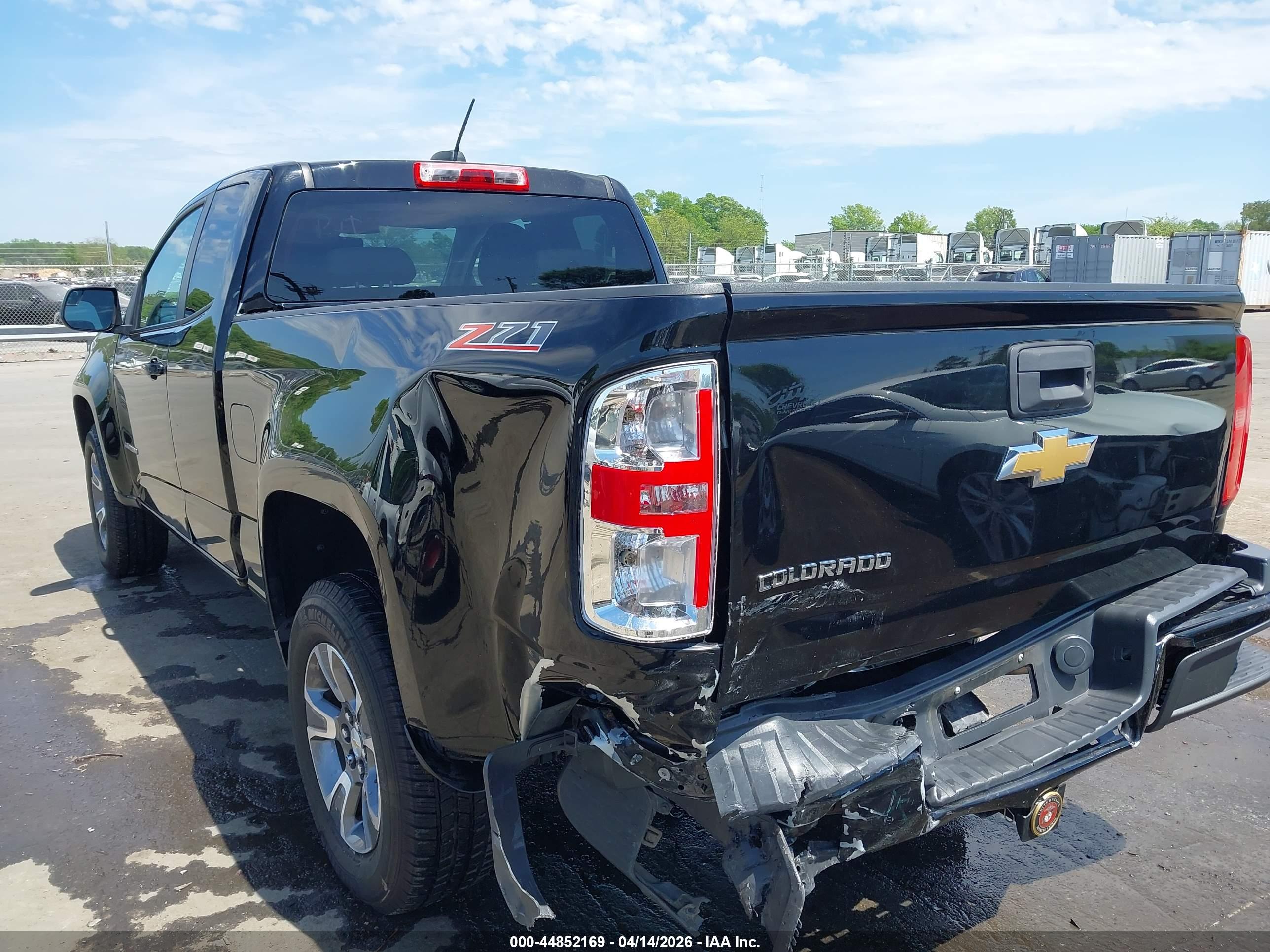 CHEVROLET COLORADO image 3