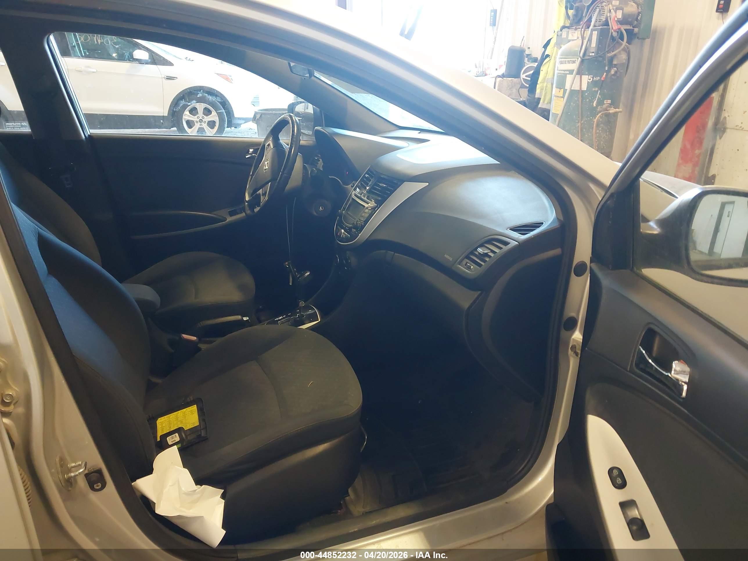 HYUNDAI ACCENT image 5