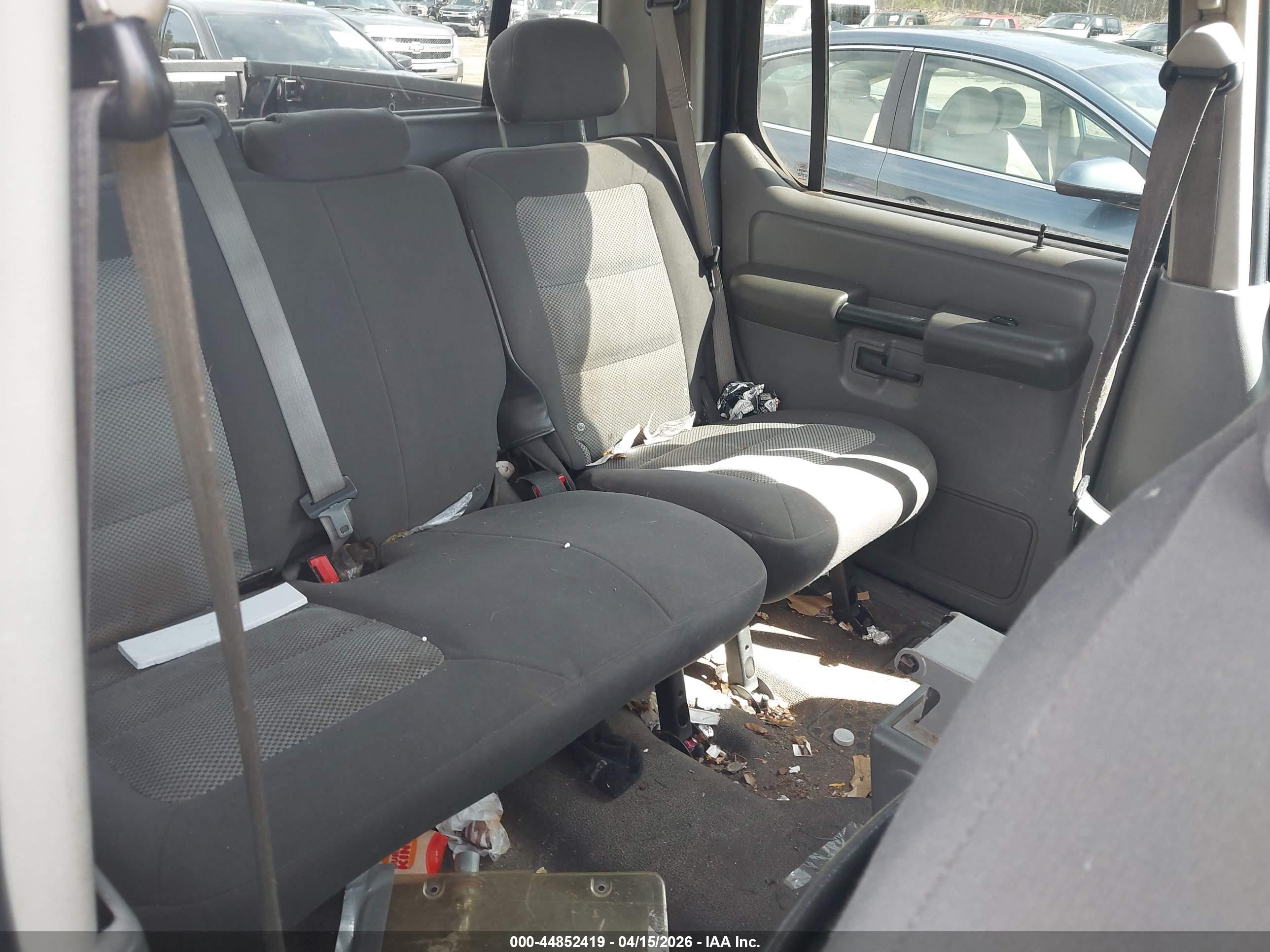 FORD EXPLORER image 8