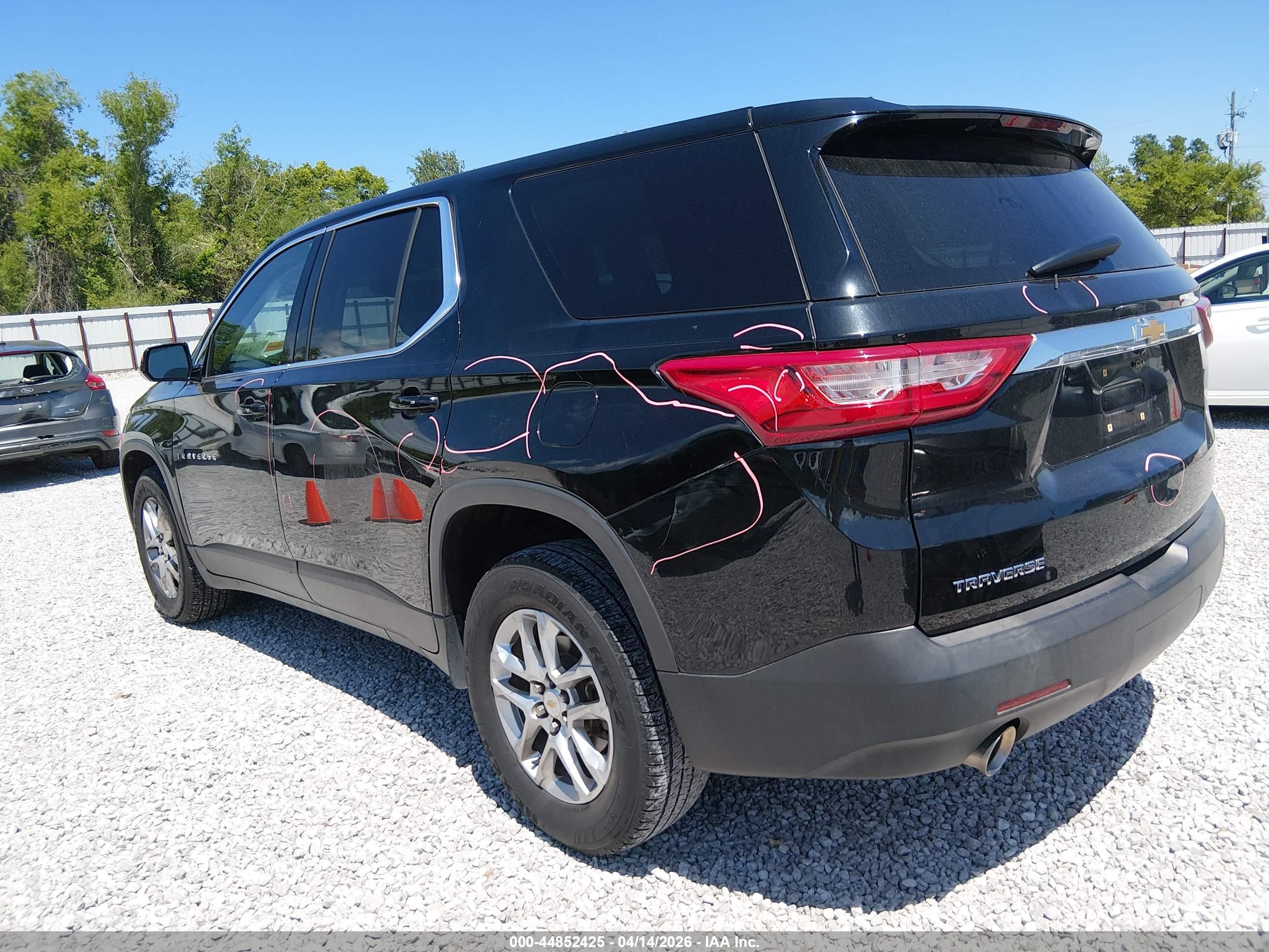 CHEVROLET TRAVERSE image 3