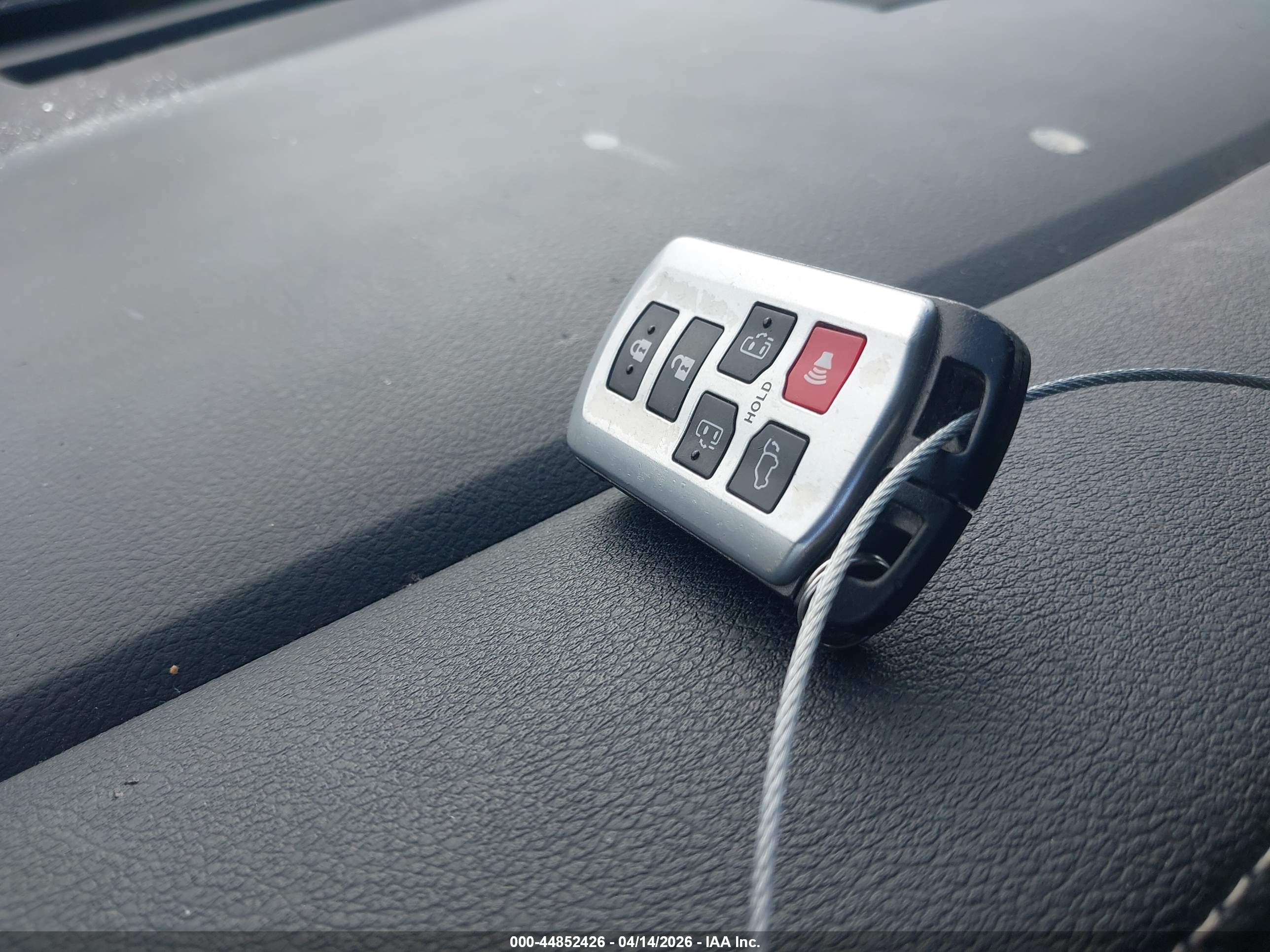 TOYOTA SIENNA image 11