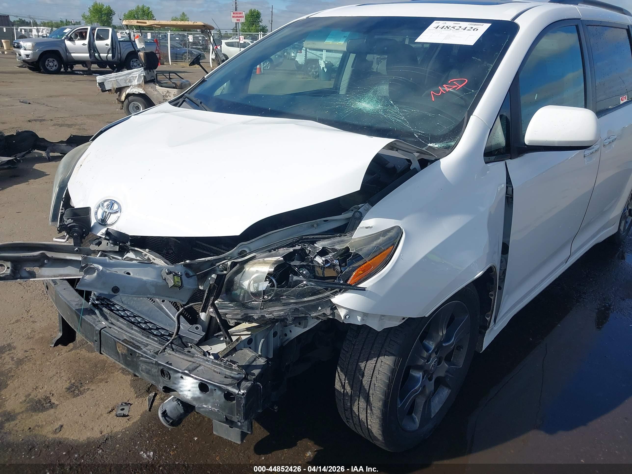 TOYOTA SIENNA image 6