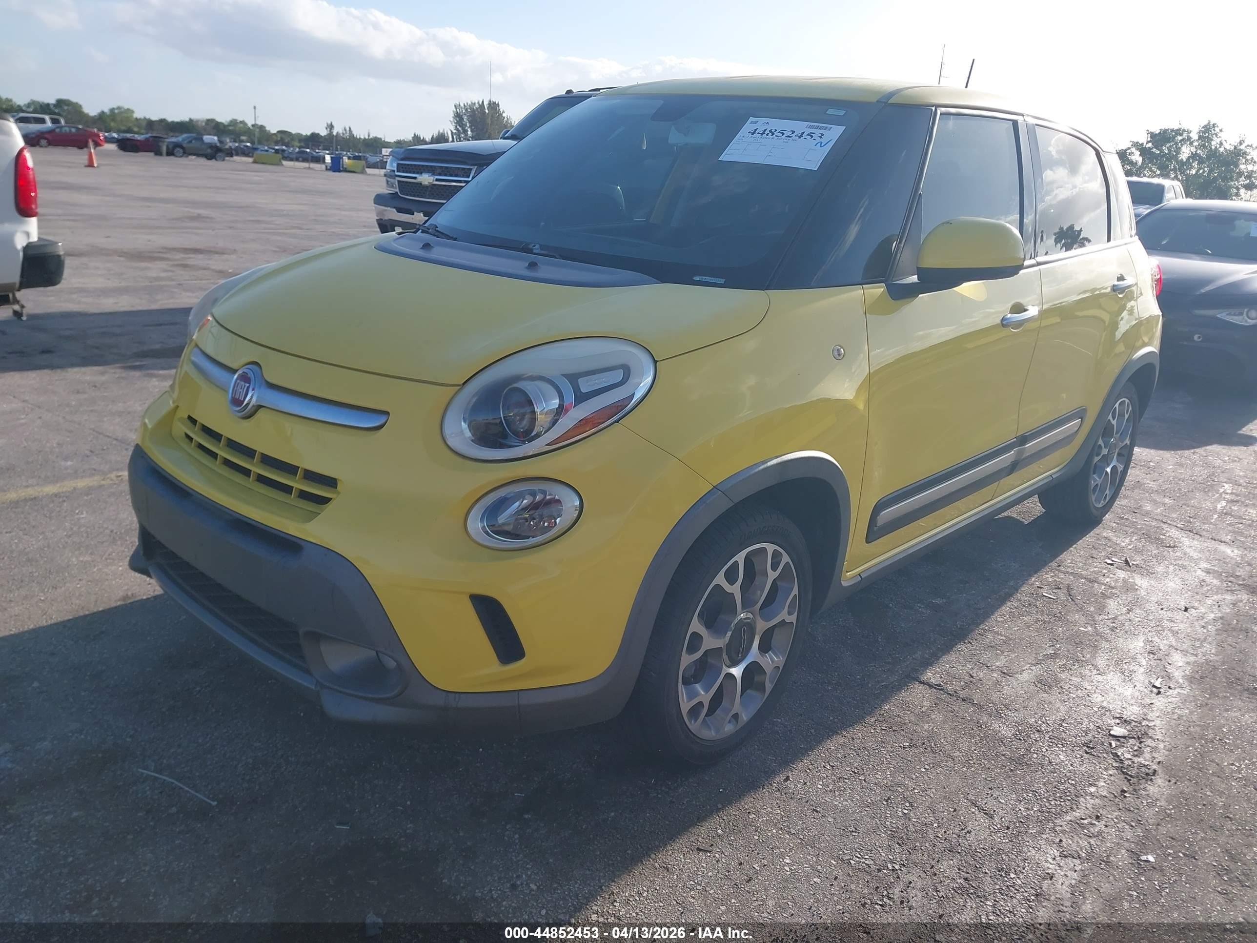 FIAT 500L image 2