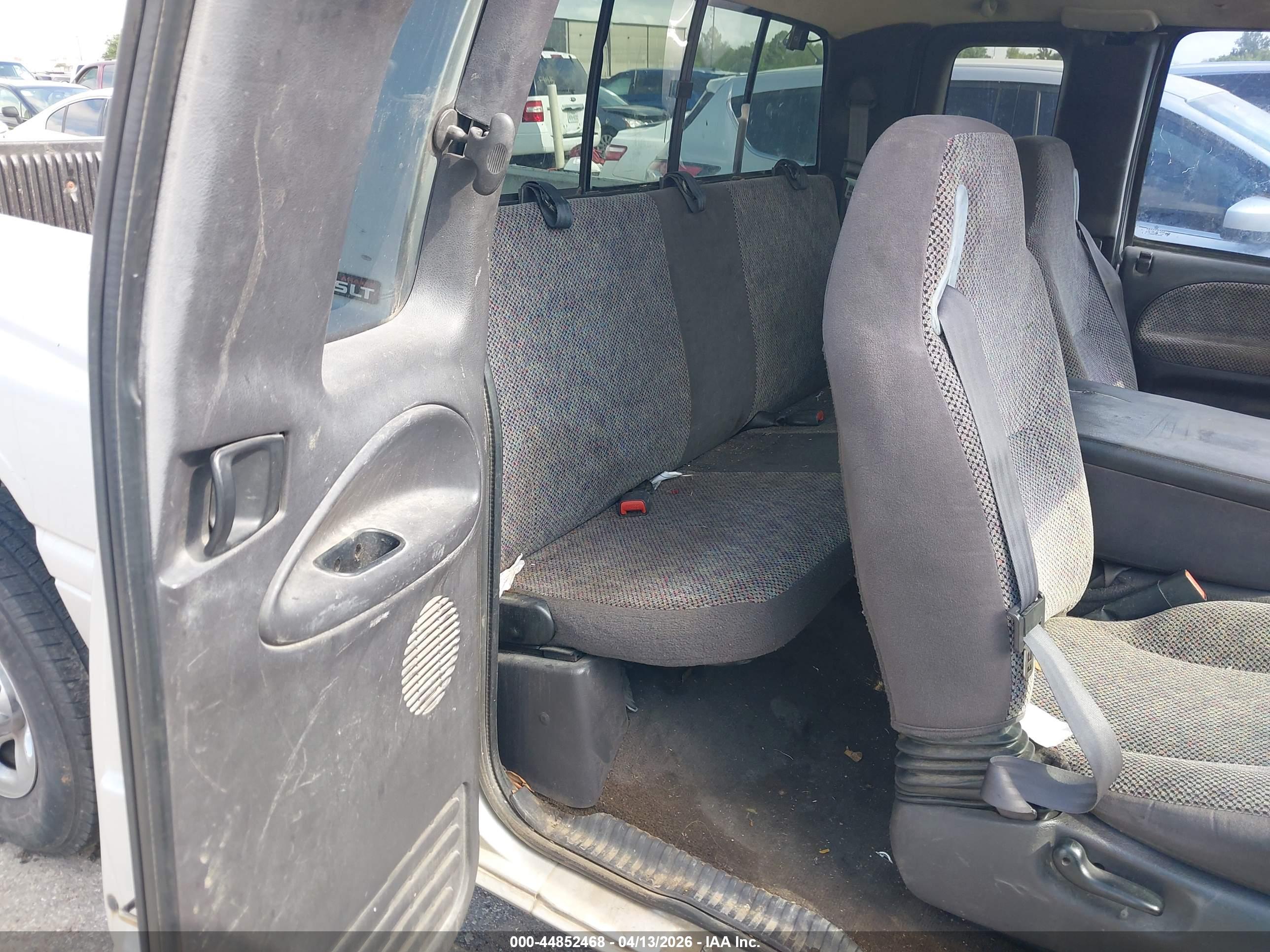 DODGE RAM image 8