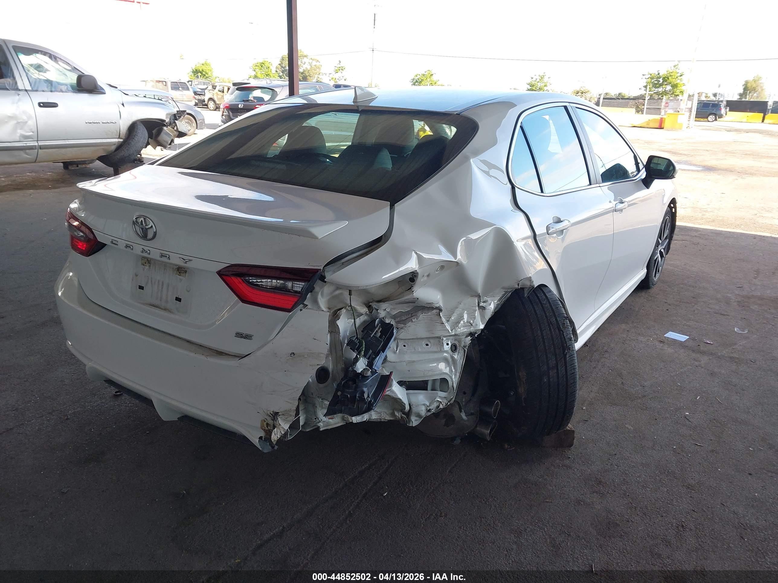 TOYOTA CAMRY image 4