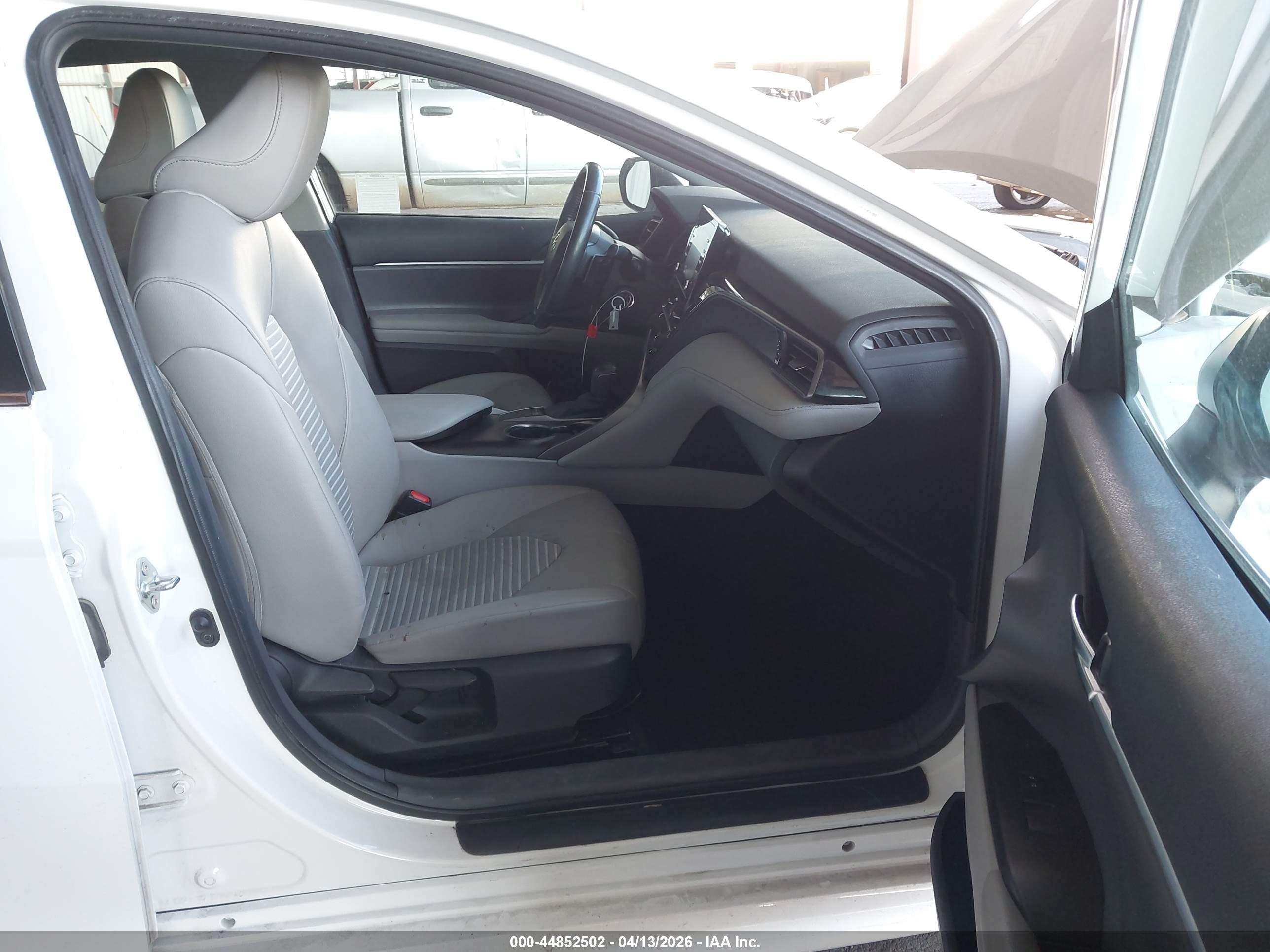 TOYOTA CAMRY image 5