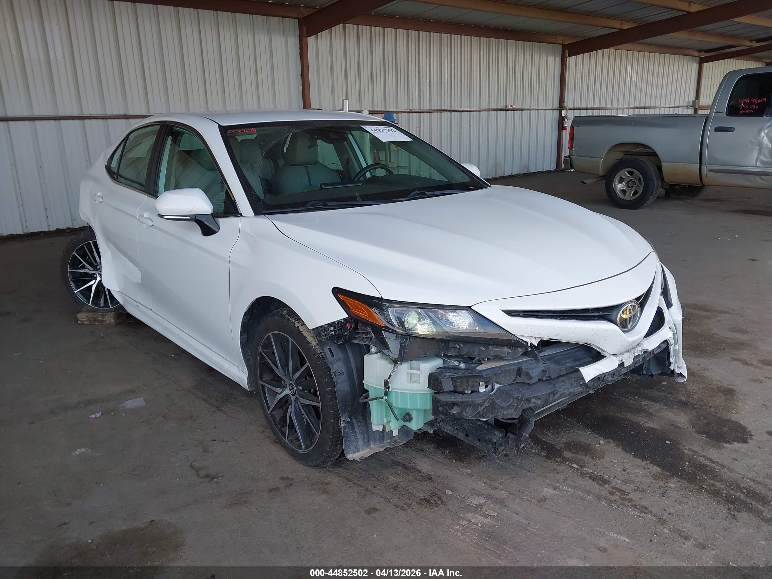 TOYOTA CAMRY image 6