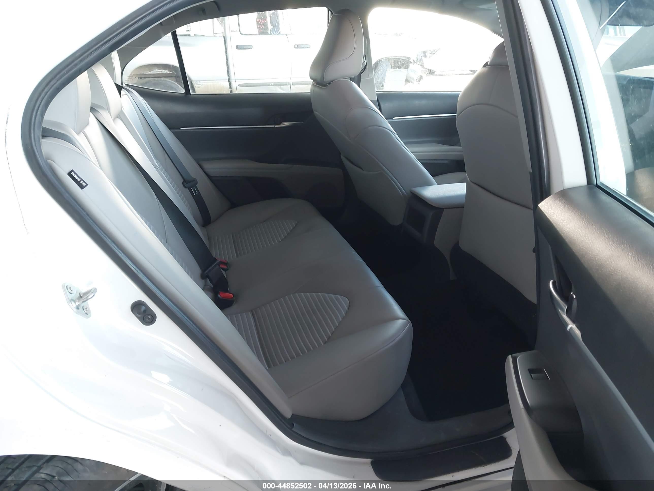 TOYOTA CAMRY image 8