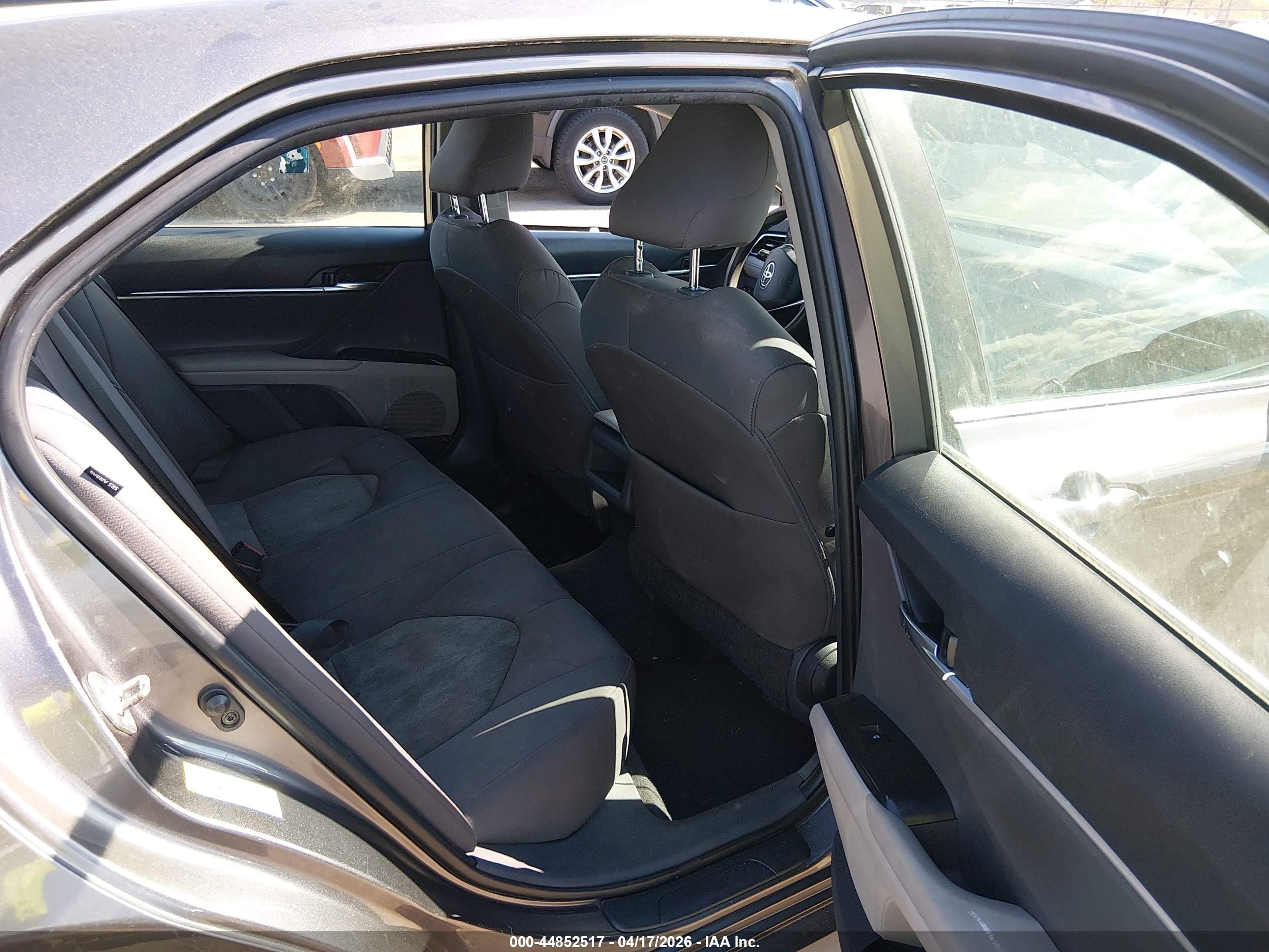 TOYOTA CAMRY image 8