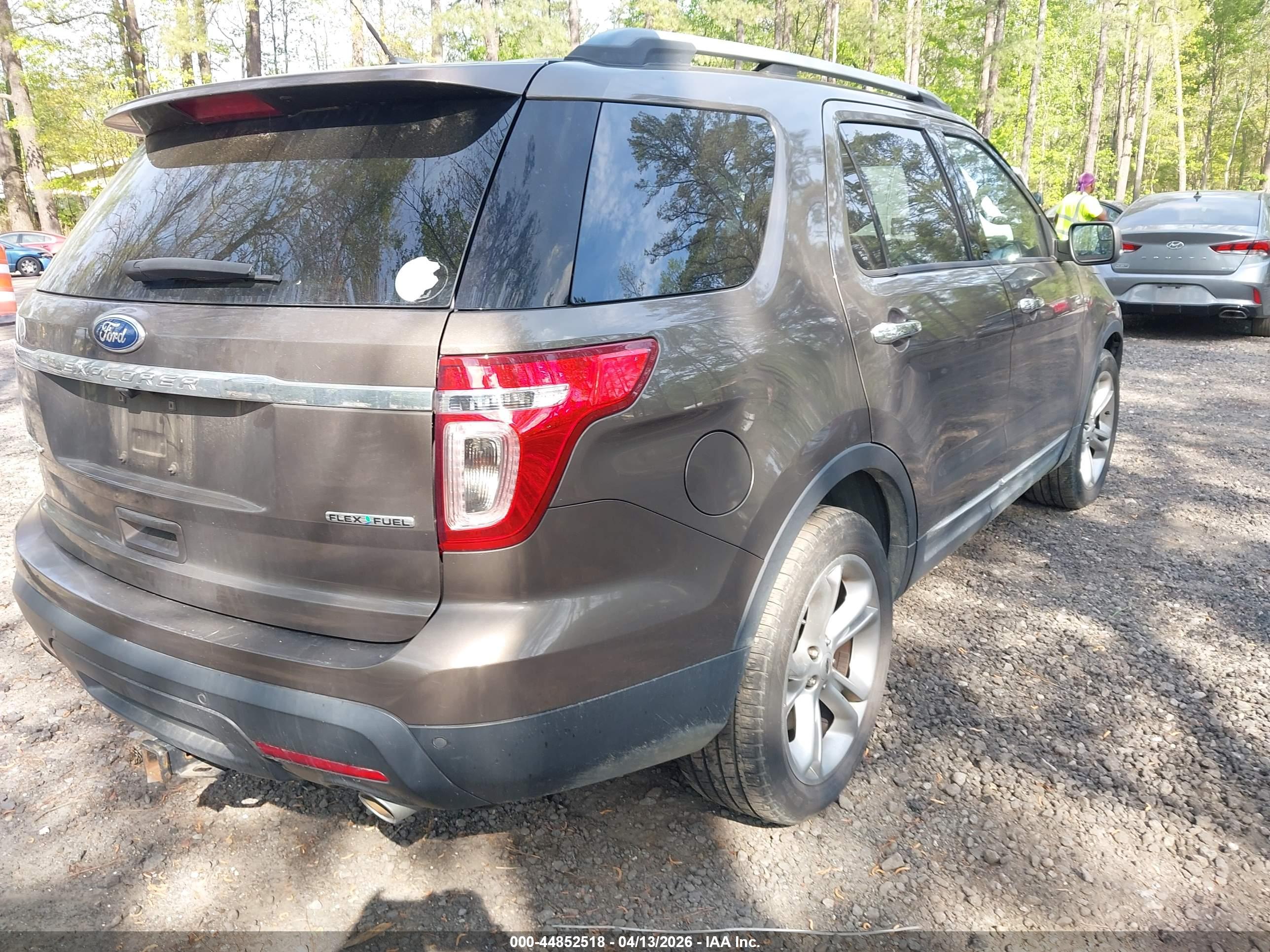 FORD EXPLORER image 4