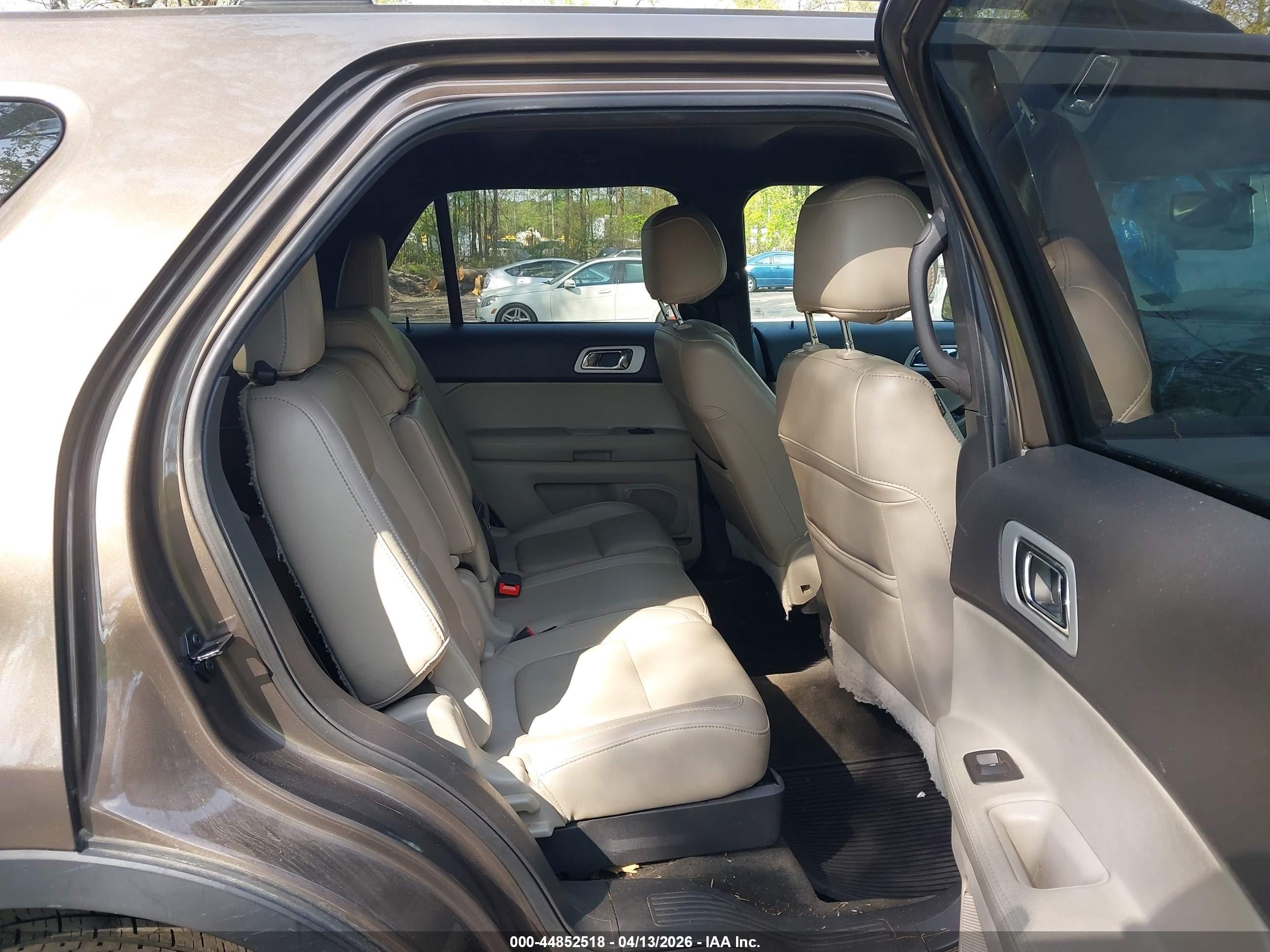 FORD EXPLORER image 8