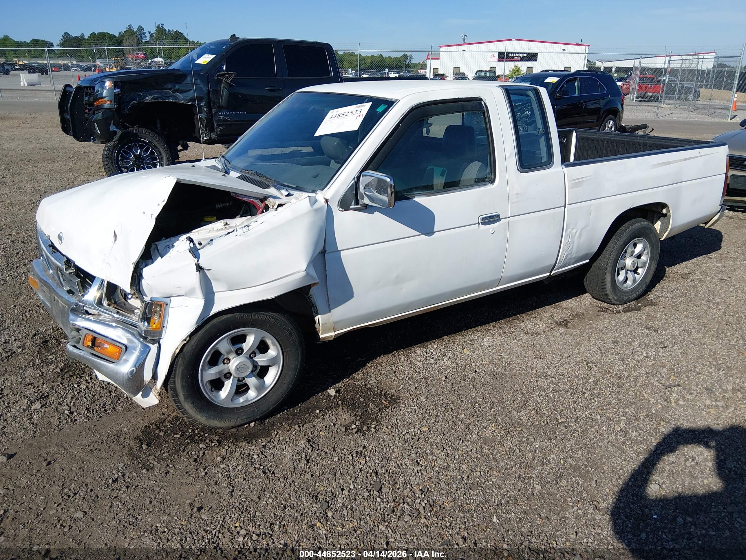 NISSAN TRUCK image 2