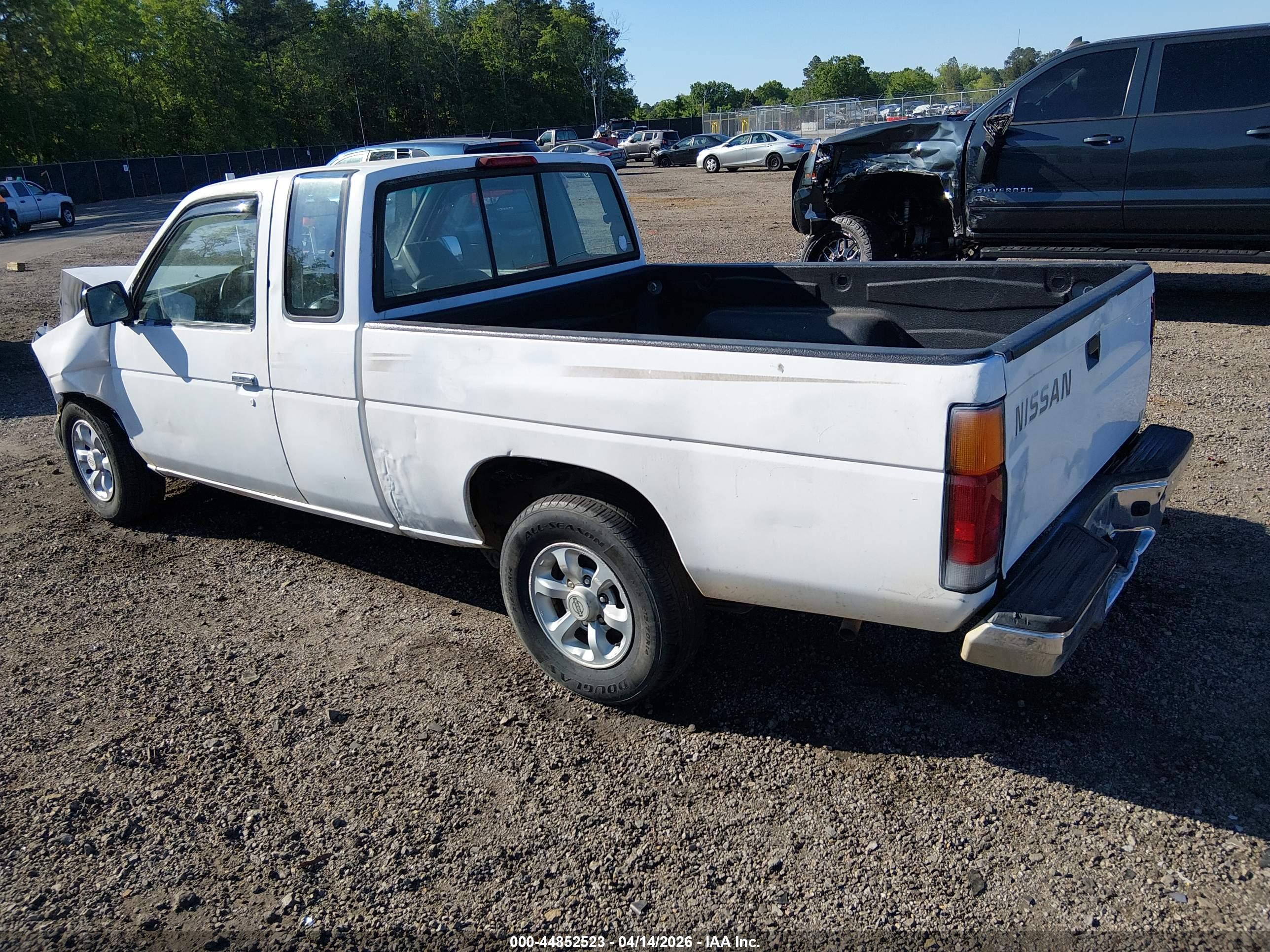 NISSAN TRUCK image 3