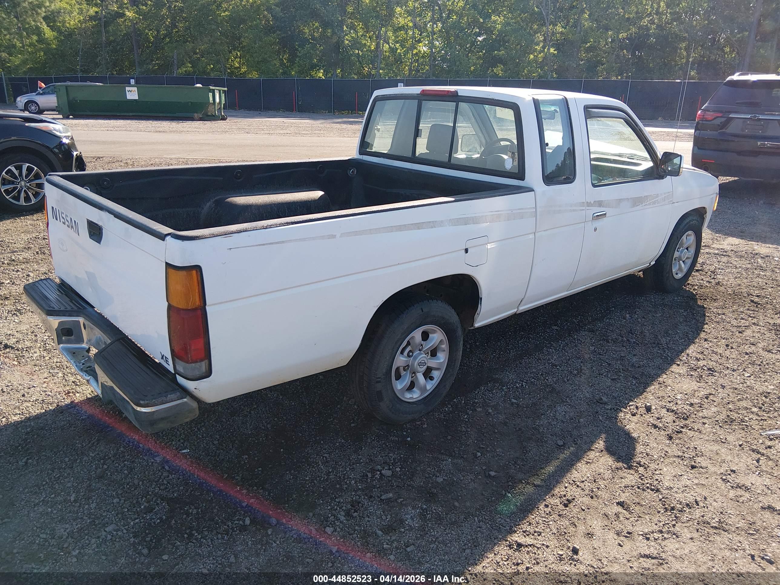 NISSAN TRUCK image 4