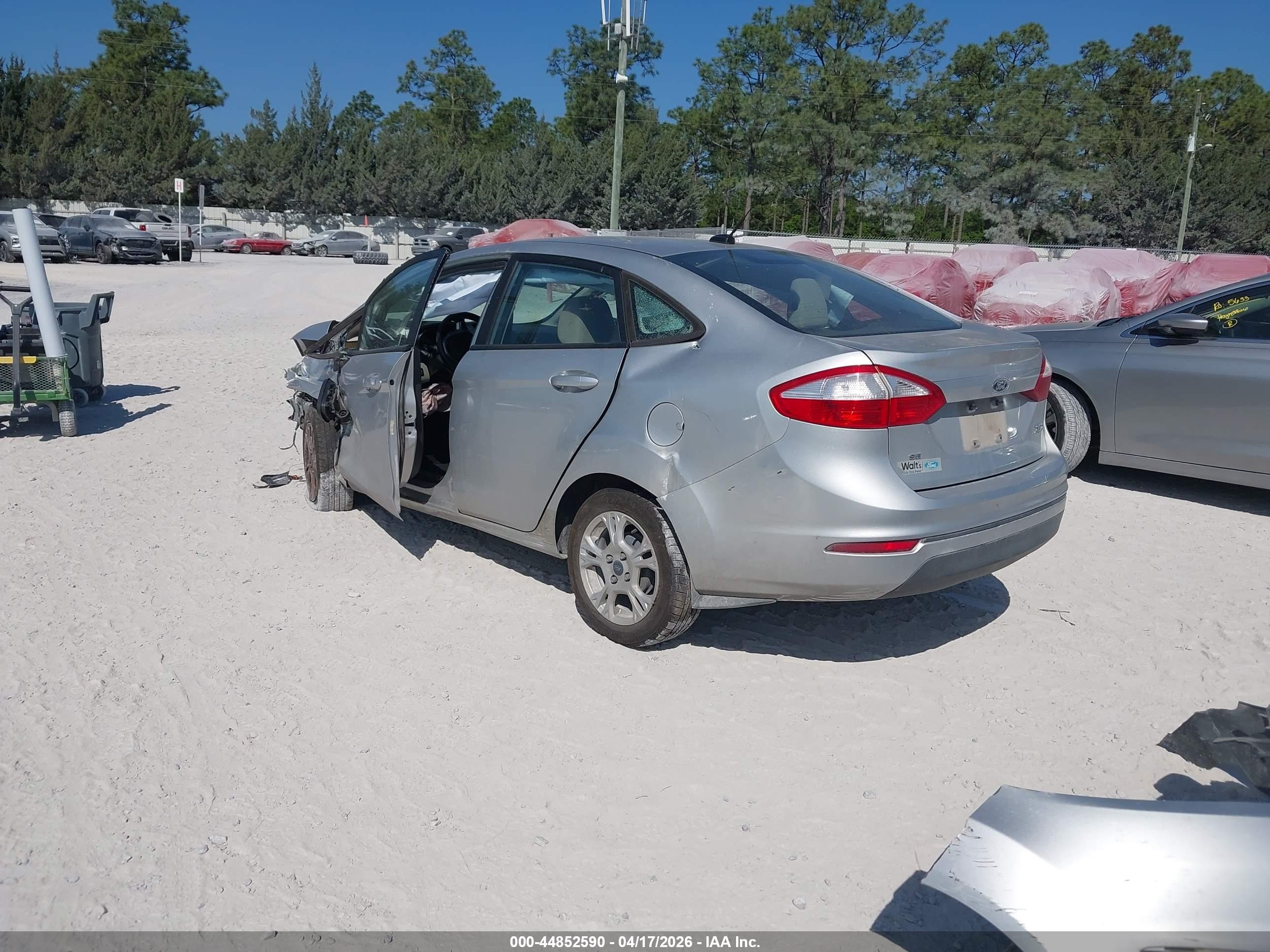 FORD FIESTA image 3