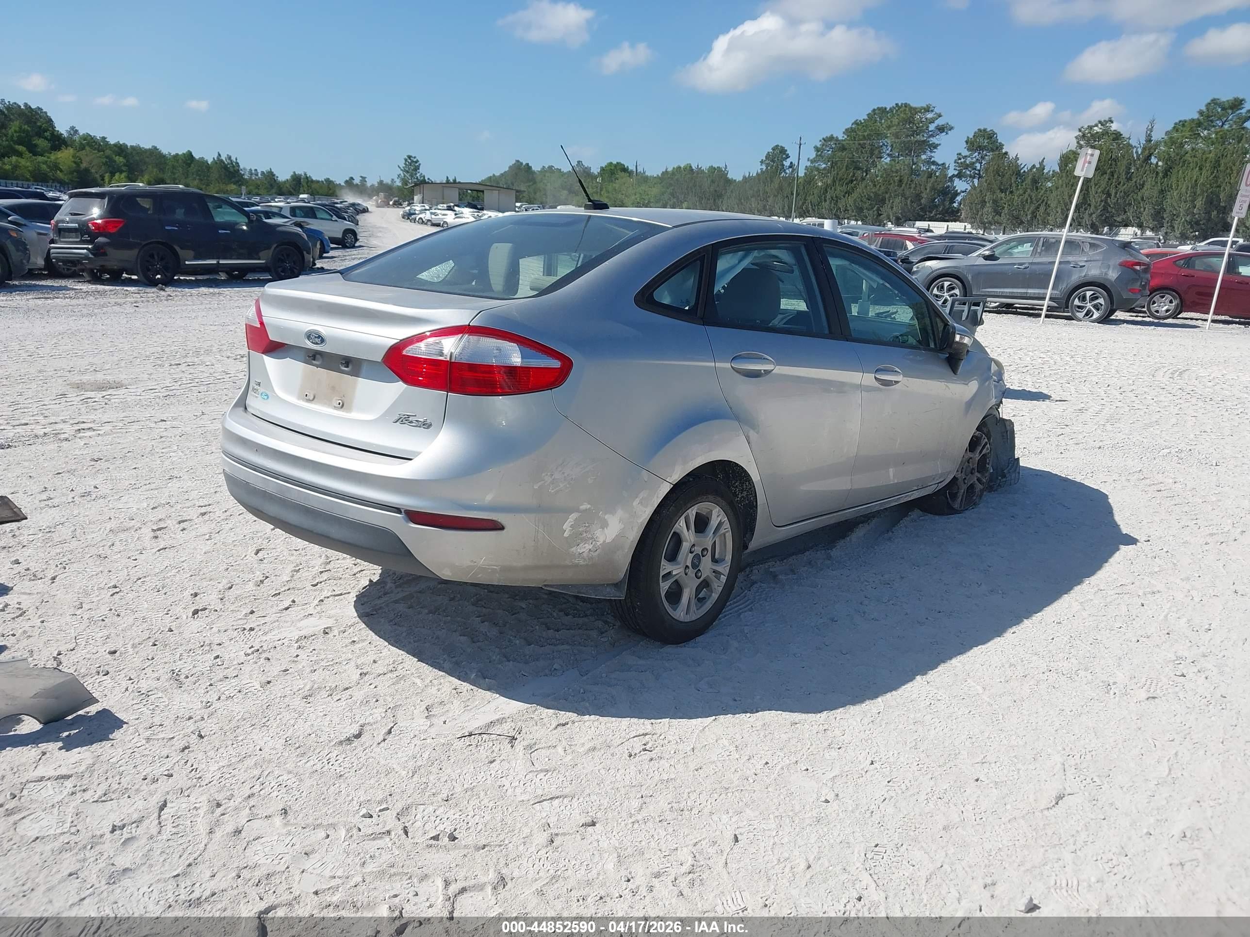 FORD FIESTA image 4