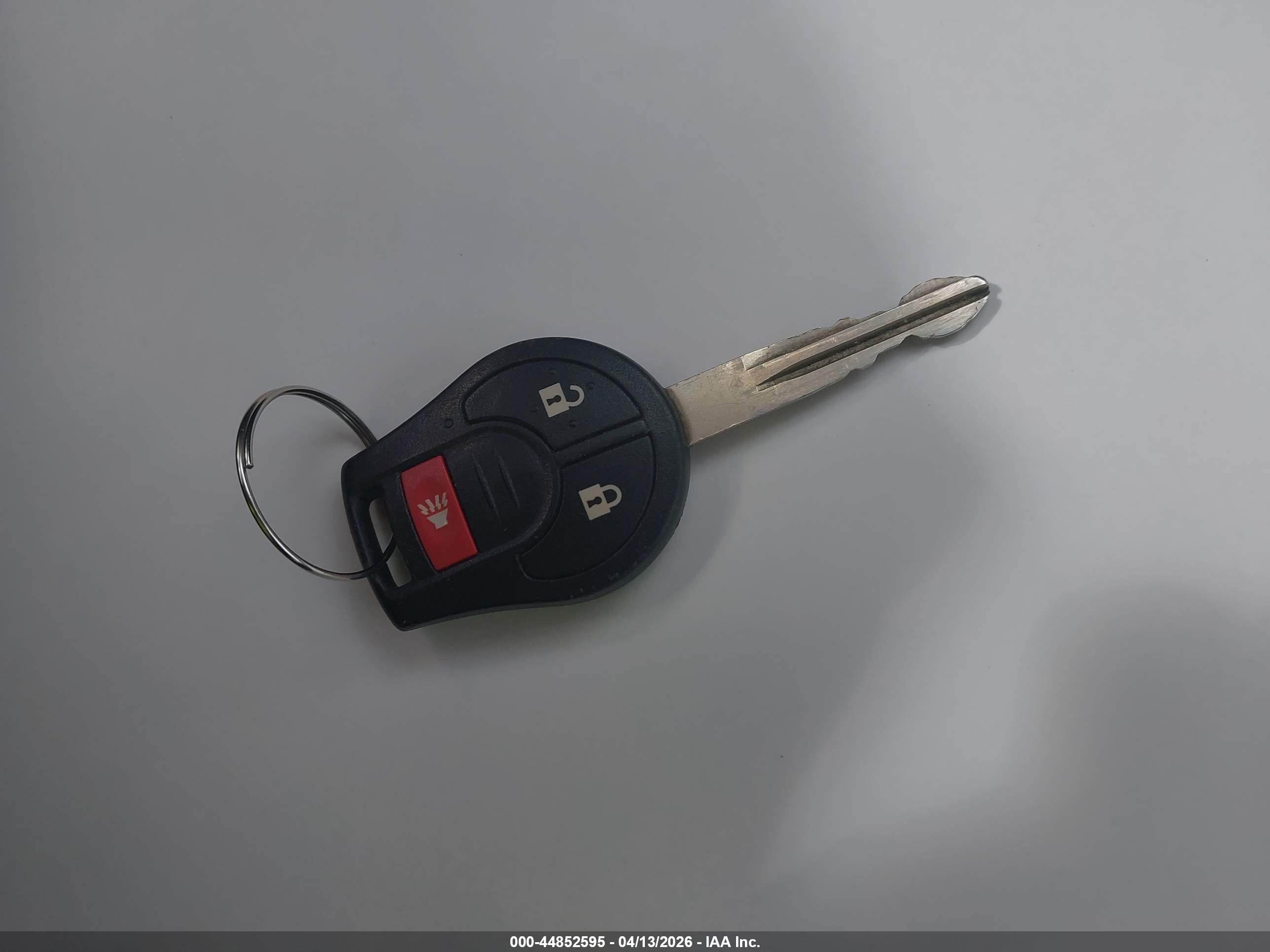 NISSAN VERSA image 11