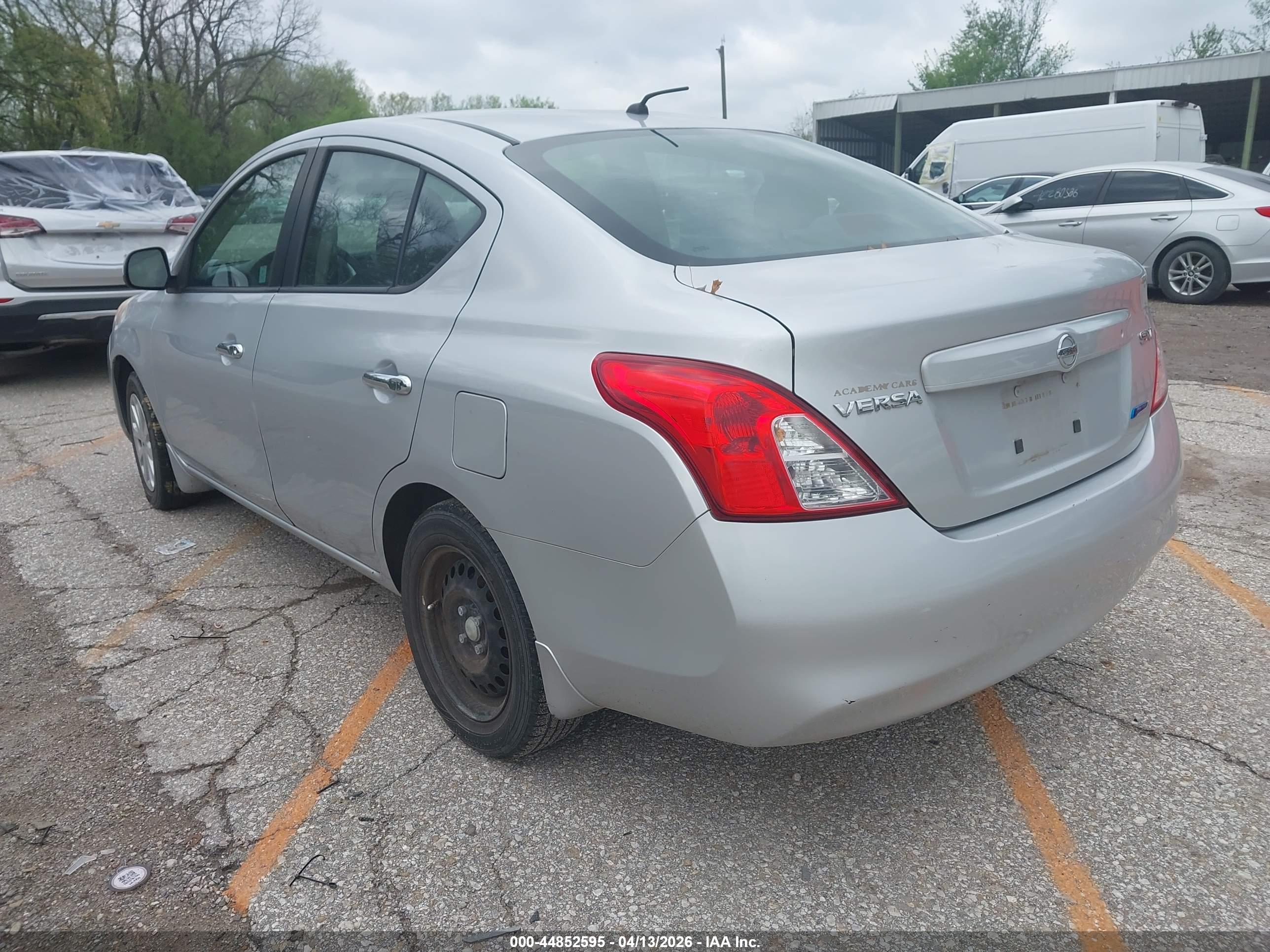 NISSAN VERSA image 3