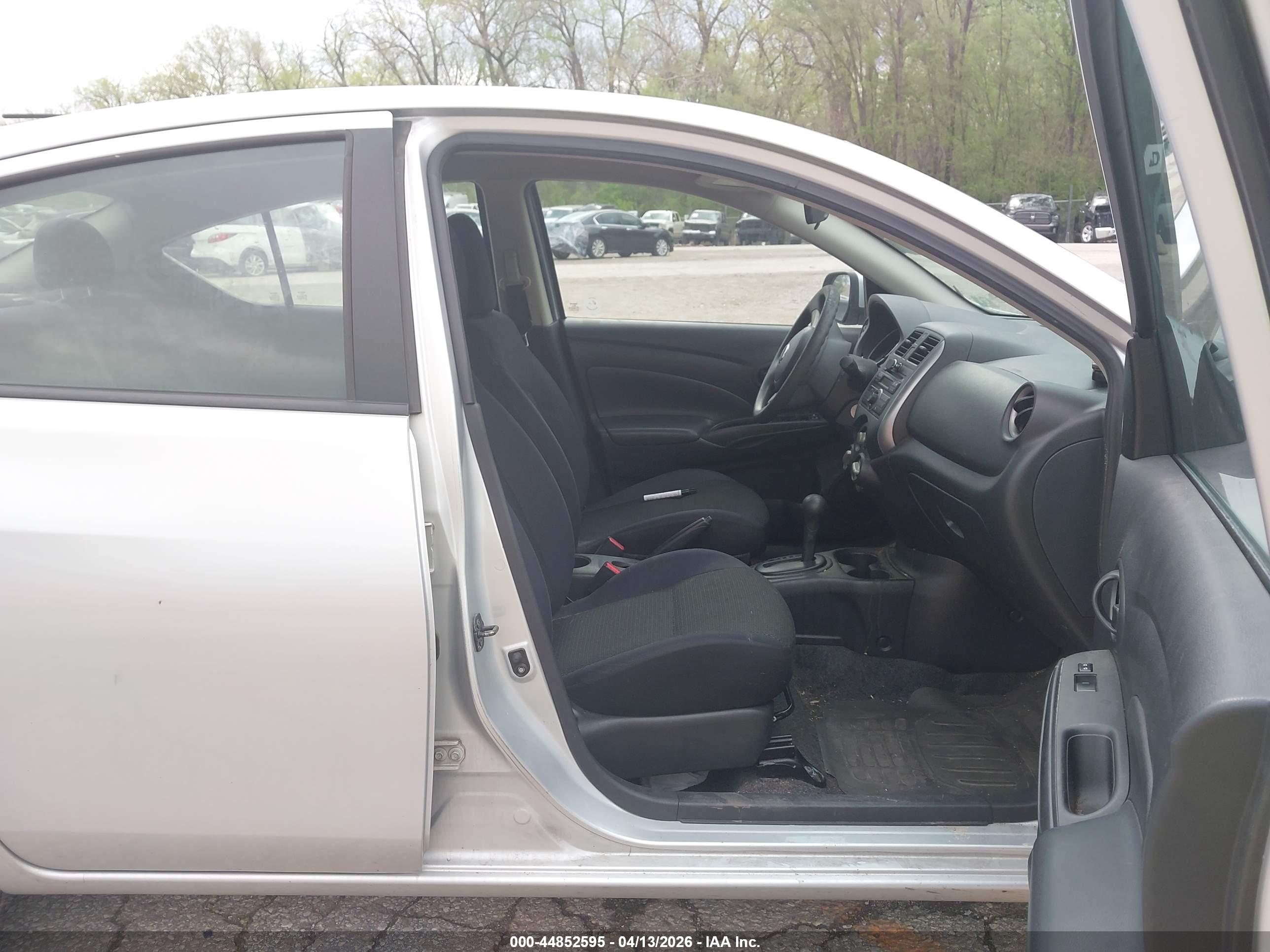 NISSAN VERSA image 5