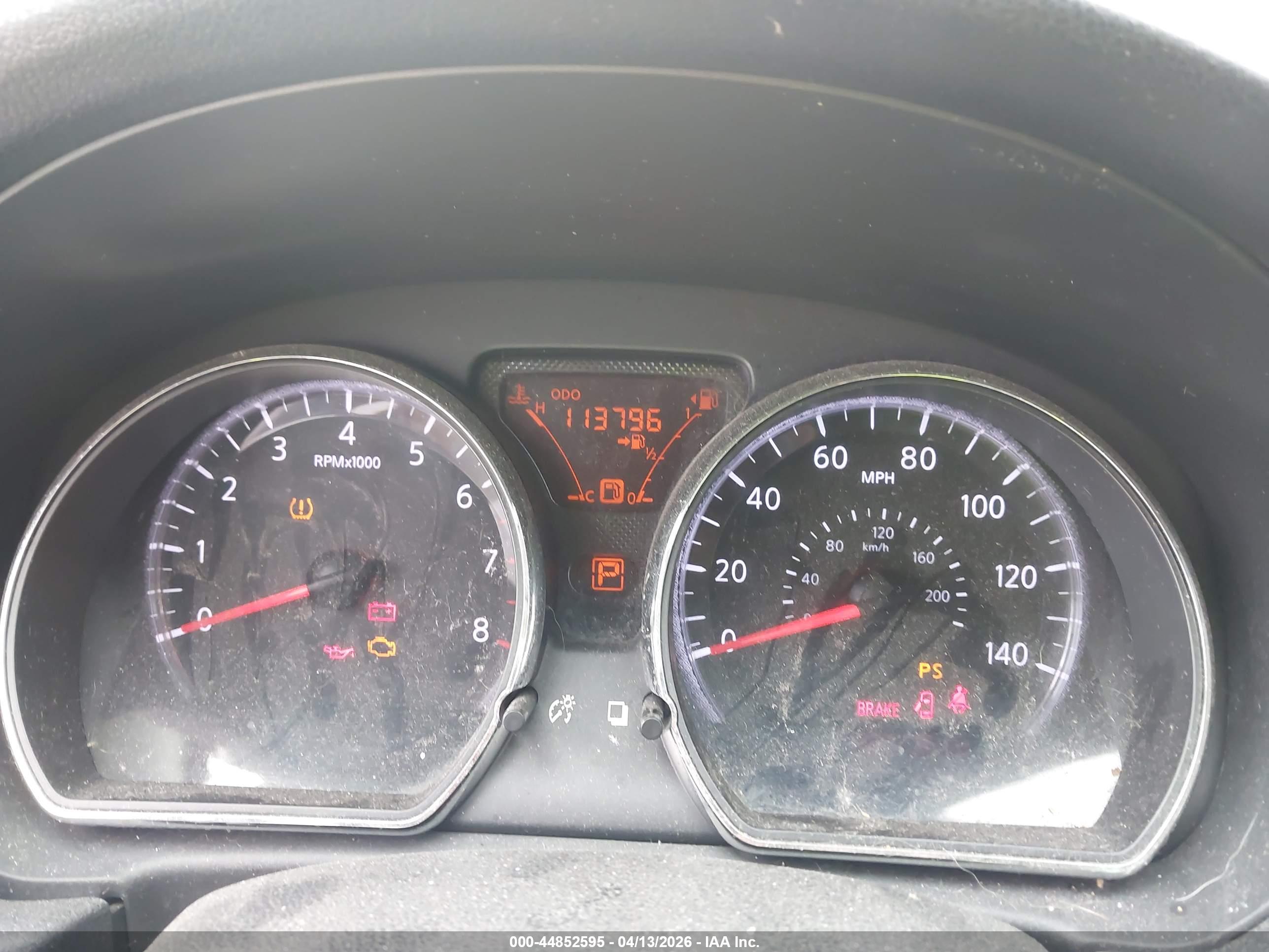 NISSAN VERSA image 7