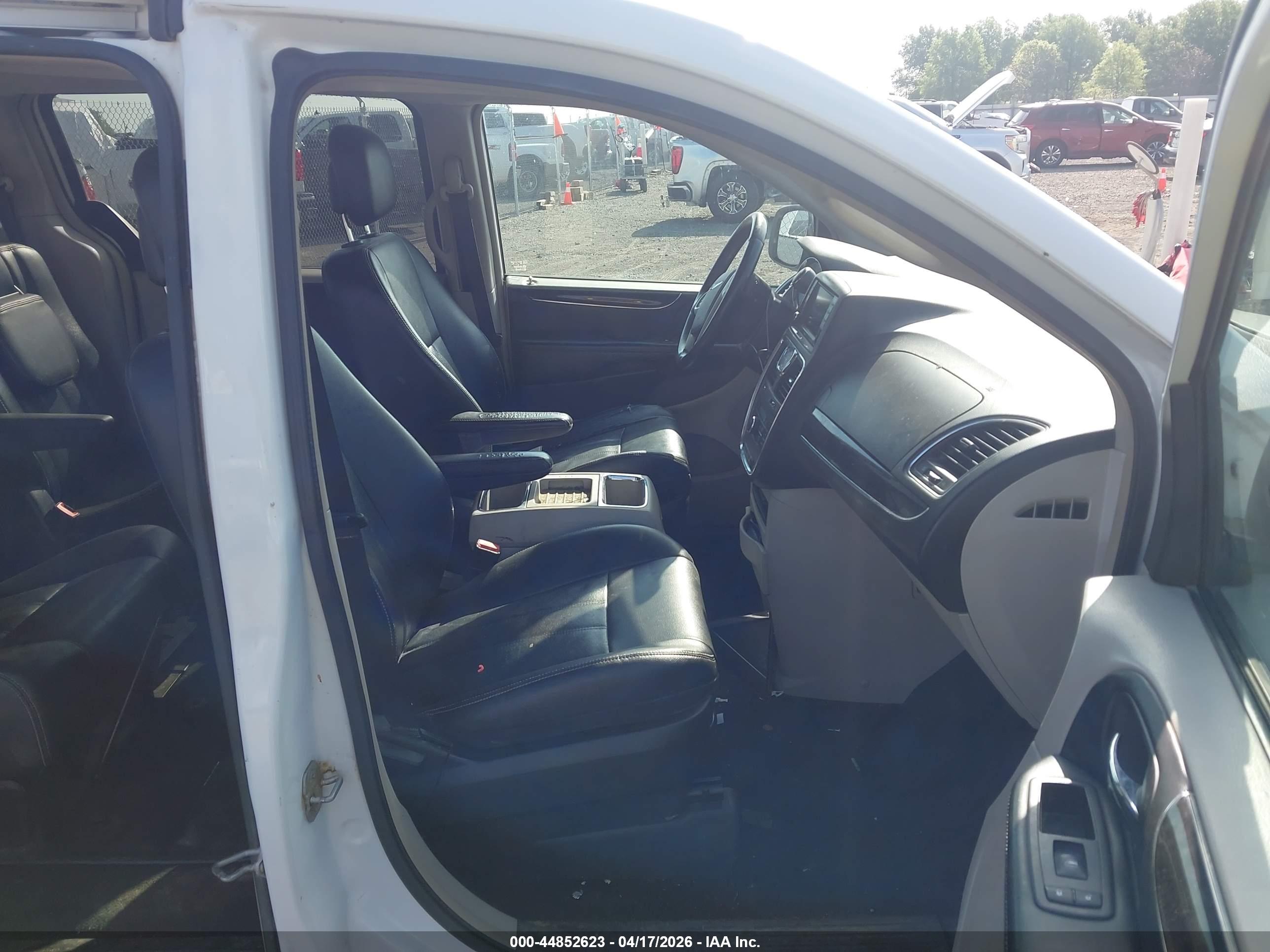 CHRYSLER TOWN image 5