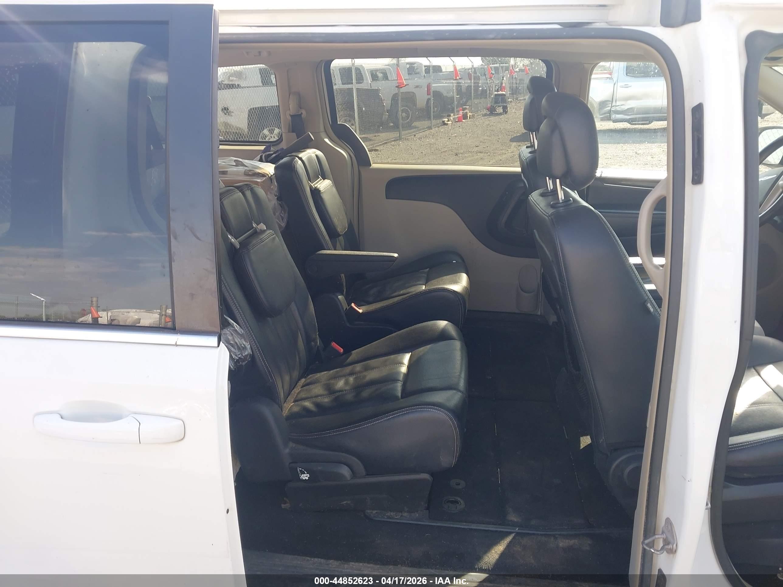 CHRYSLER TOWN image 8