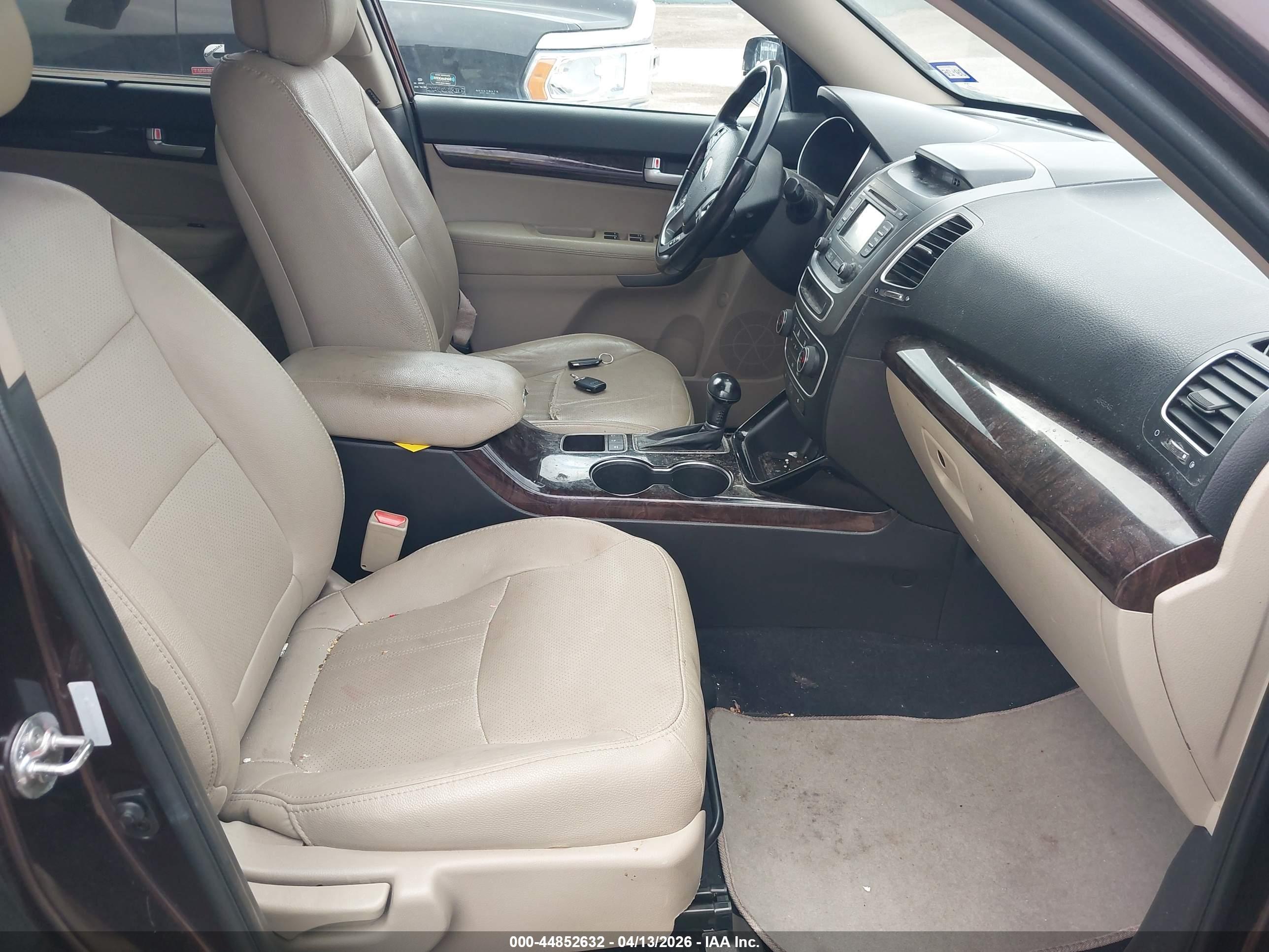 KIA SORENTO image 5
