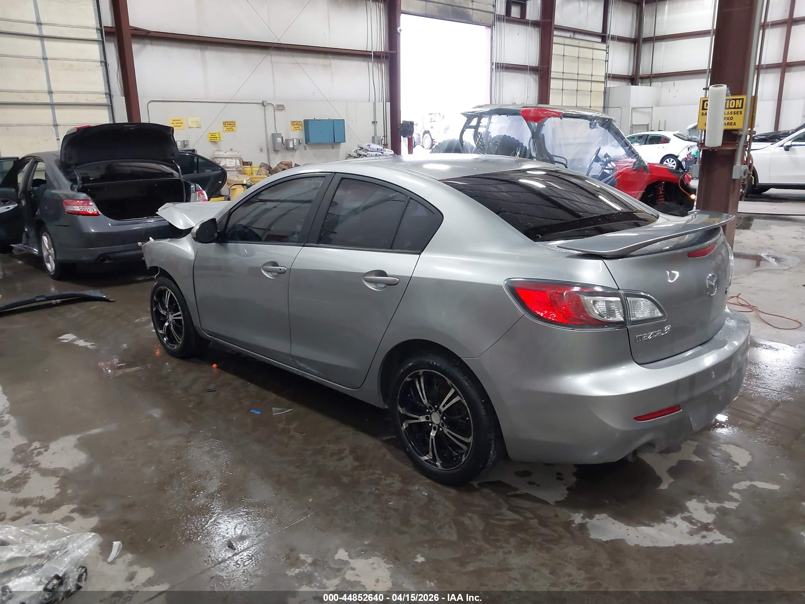 MAZDA MAZDA3 image 3