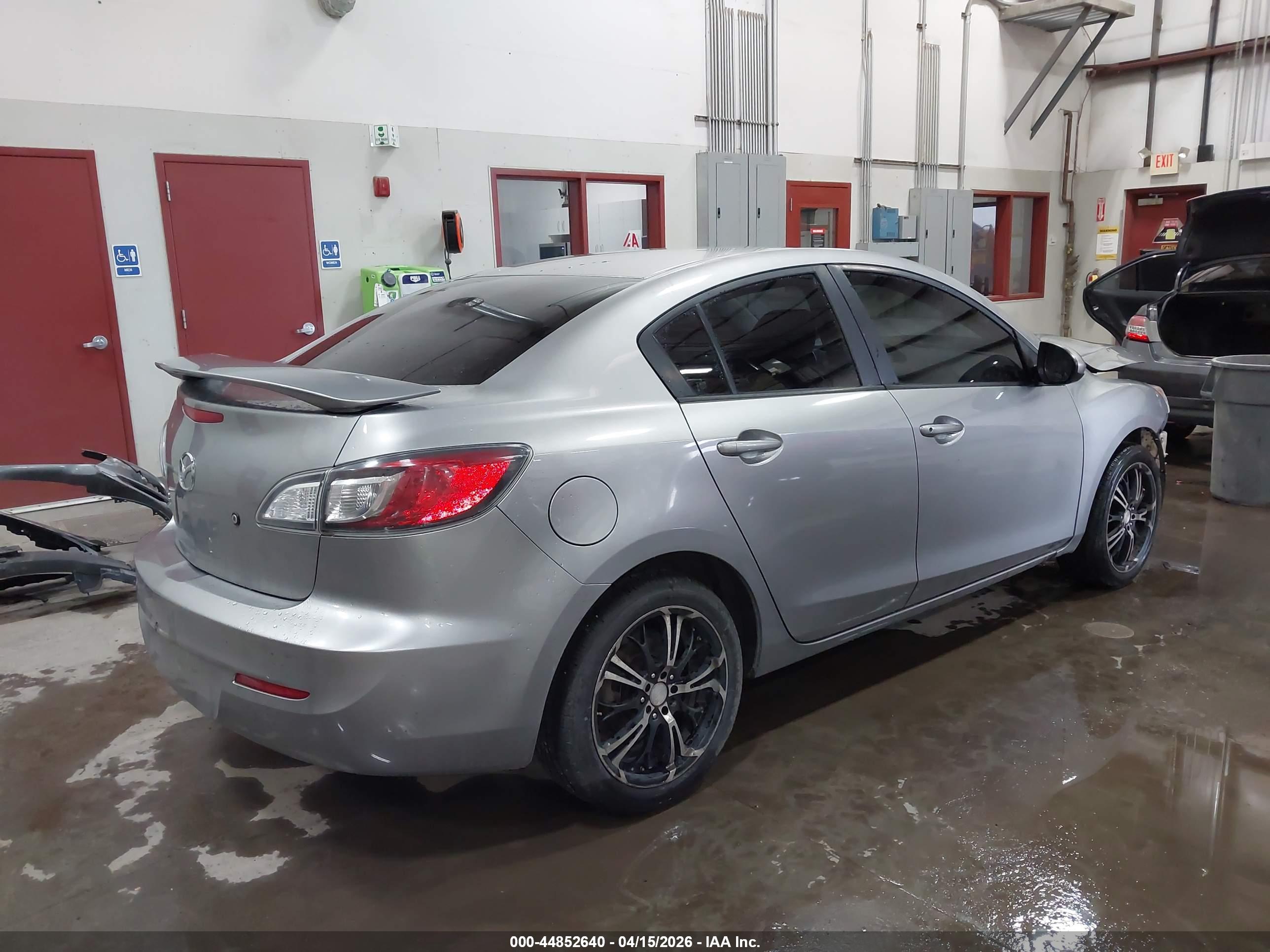 MAZDA MAZDA3 image 4