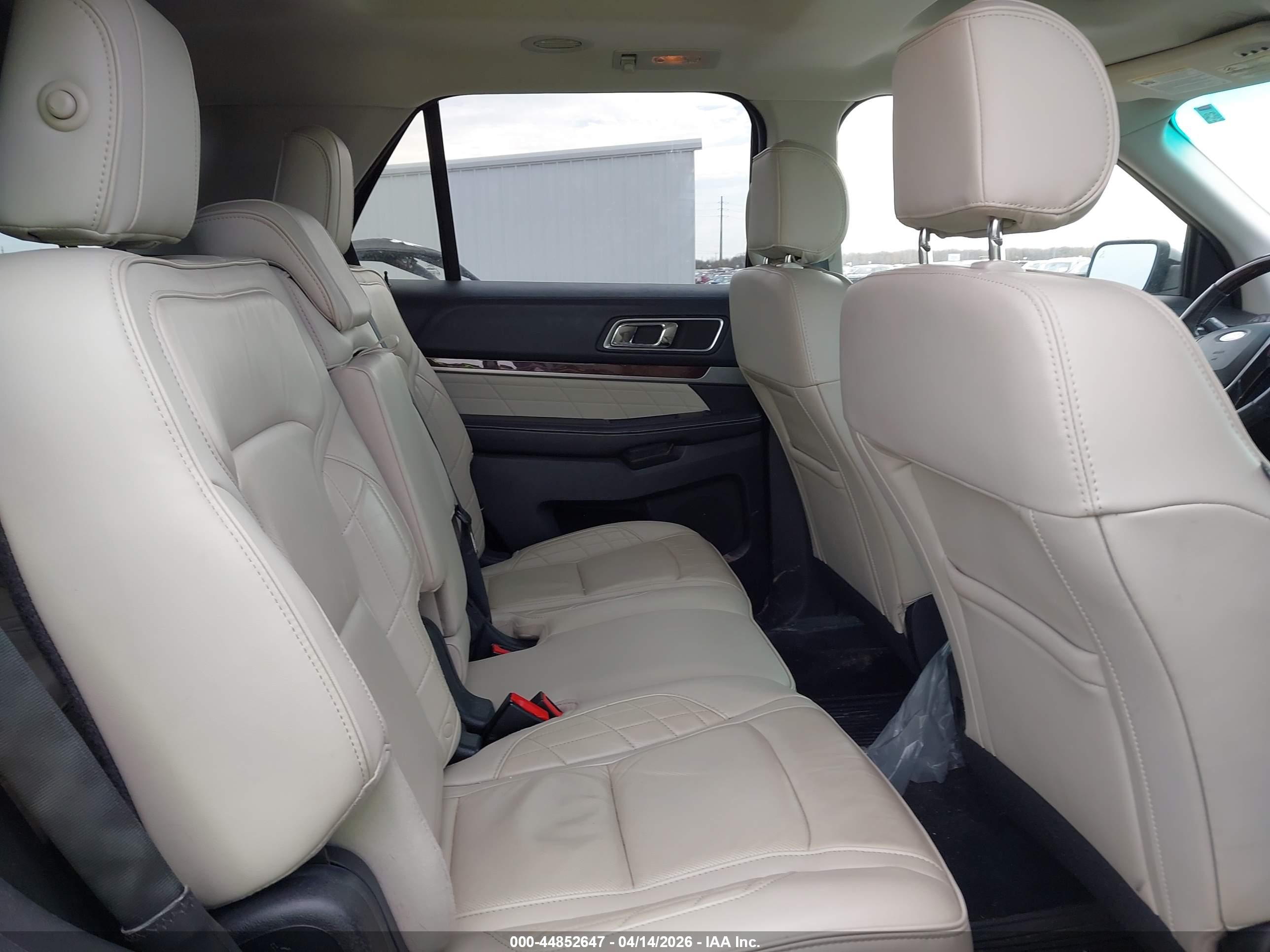 FORD EXPLORER image 8