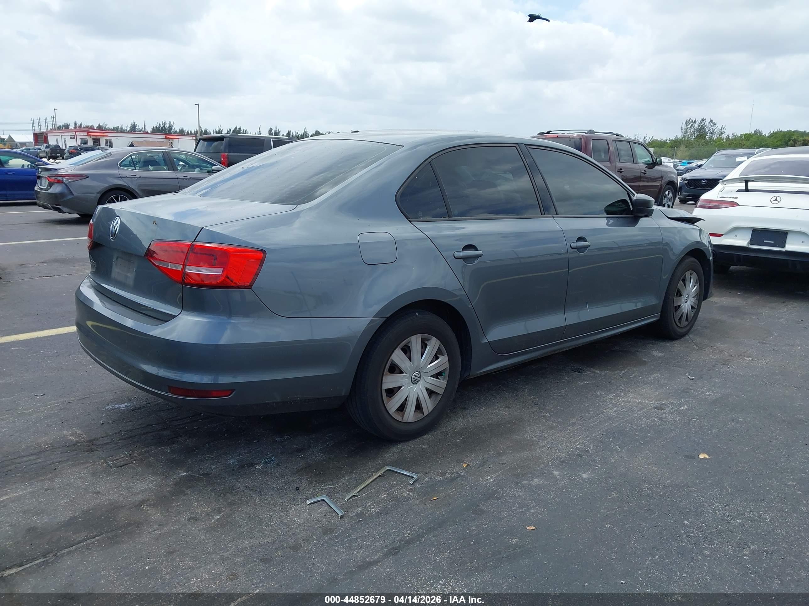 VOLKSWAGEN JETTA image 4
