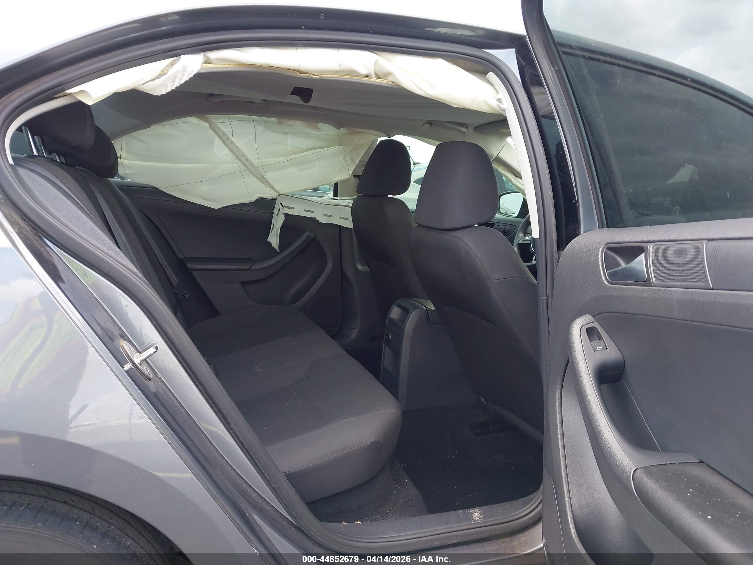 VOLKSWAGEN JETTA image 8