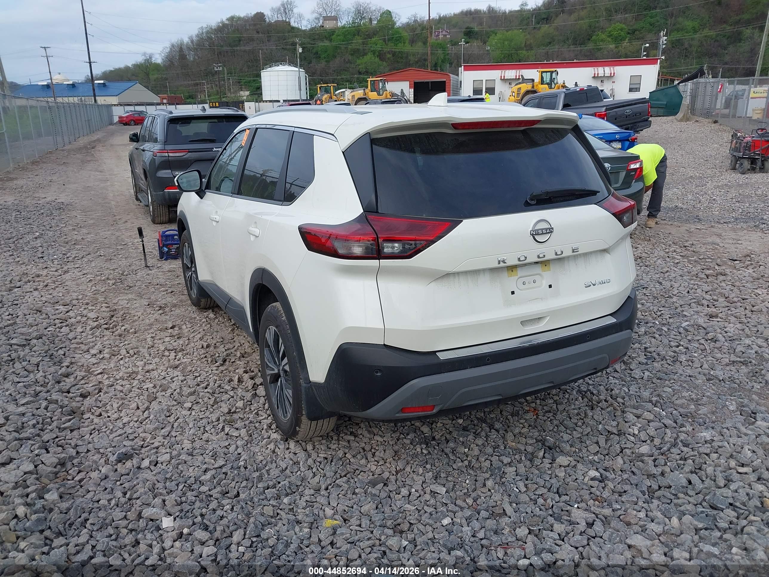 NISSAN ROGUE image 3