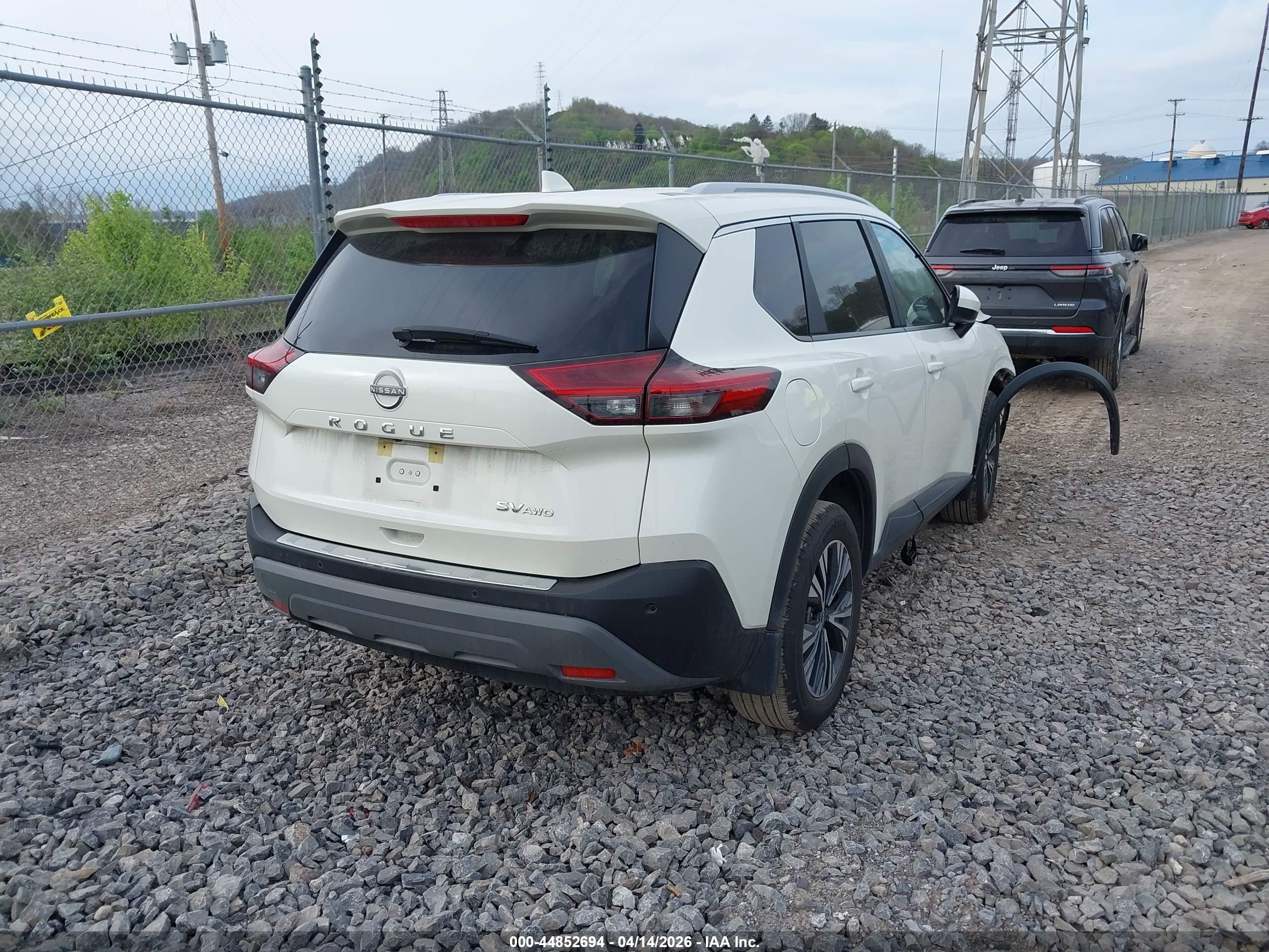 NISSAN ROGUE image 4