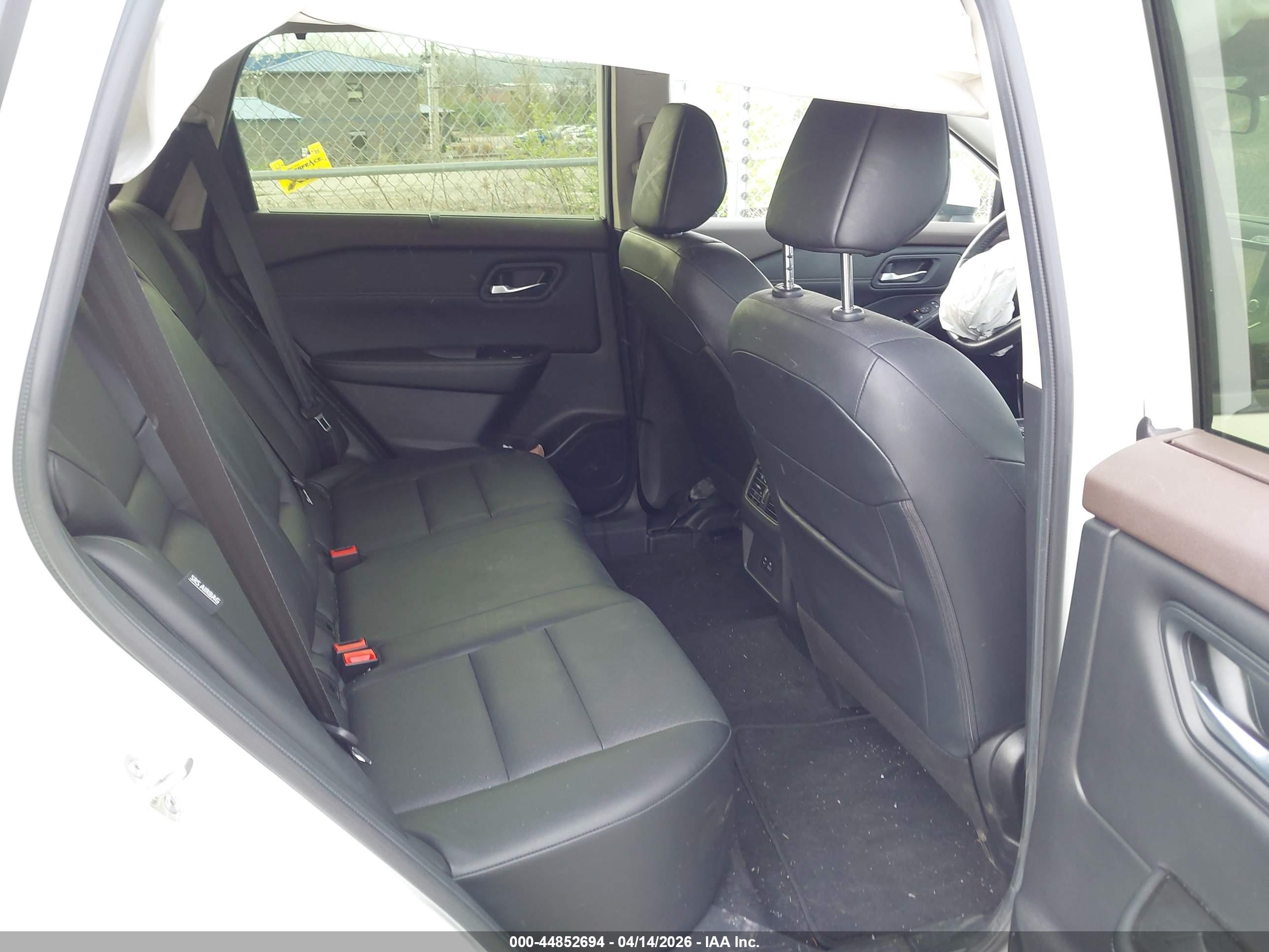 NISSAN ROGUE image 8