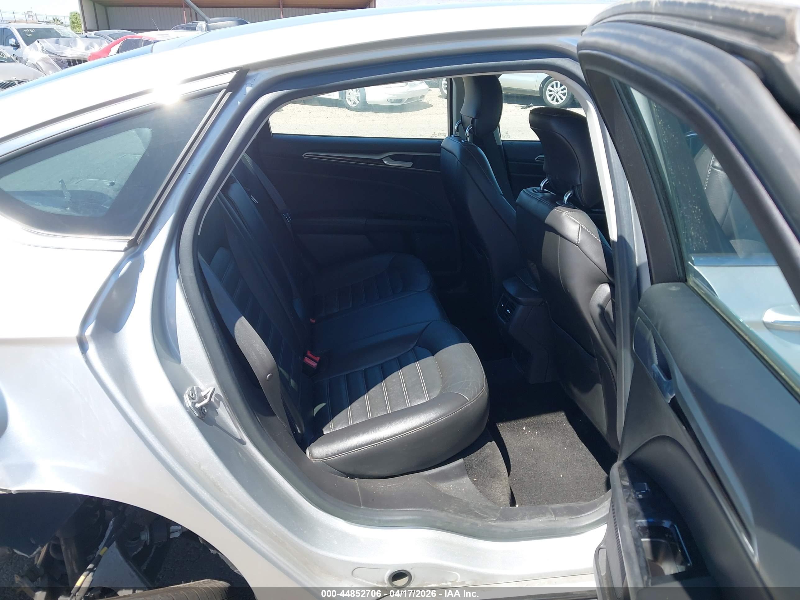 FORD FUSION image 8