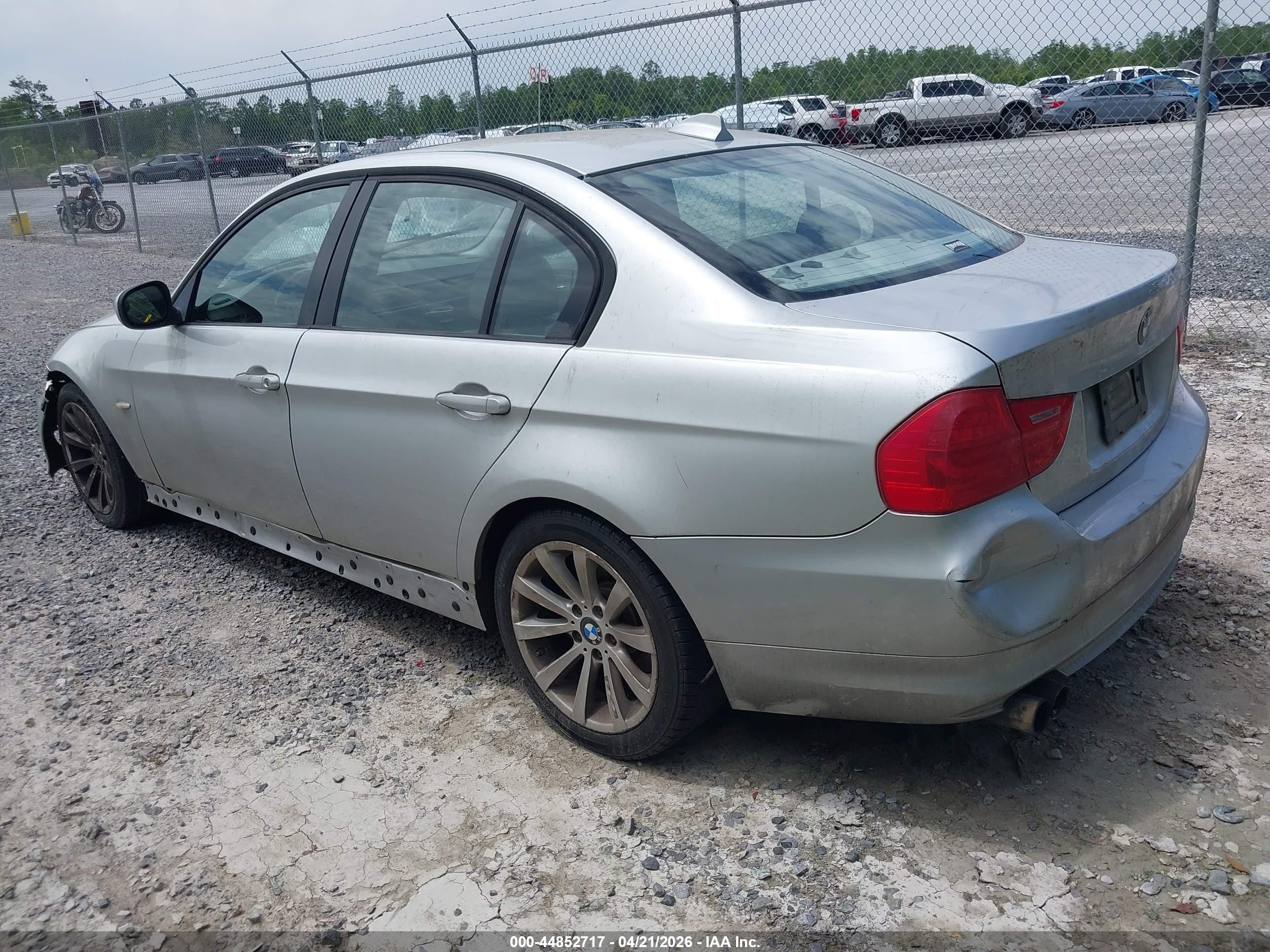 BMW 328I image 3