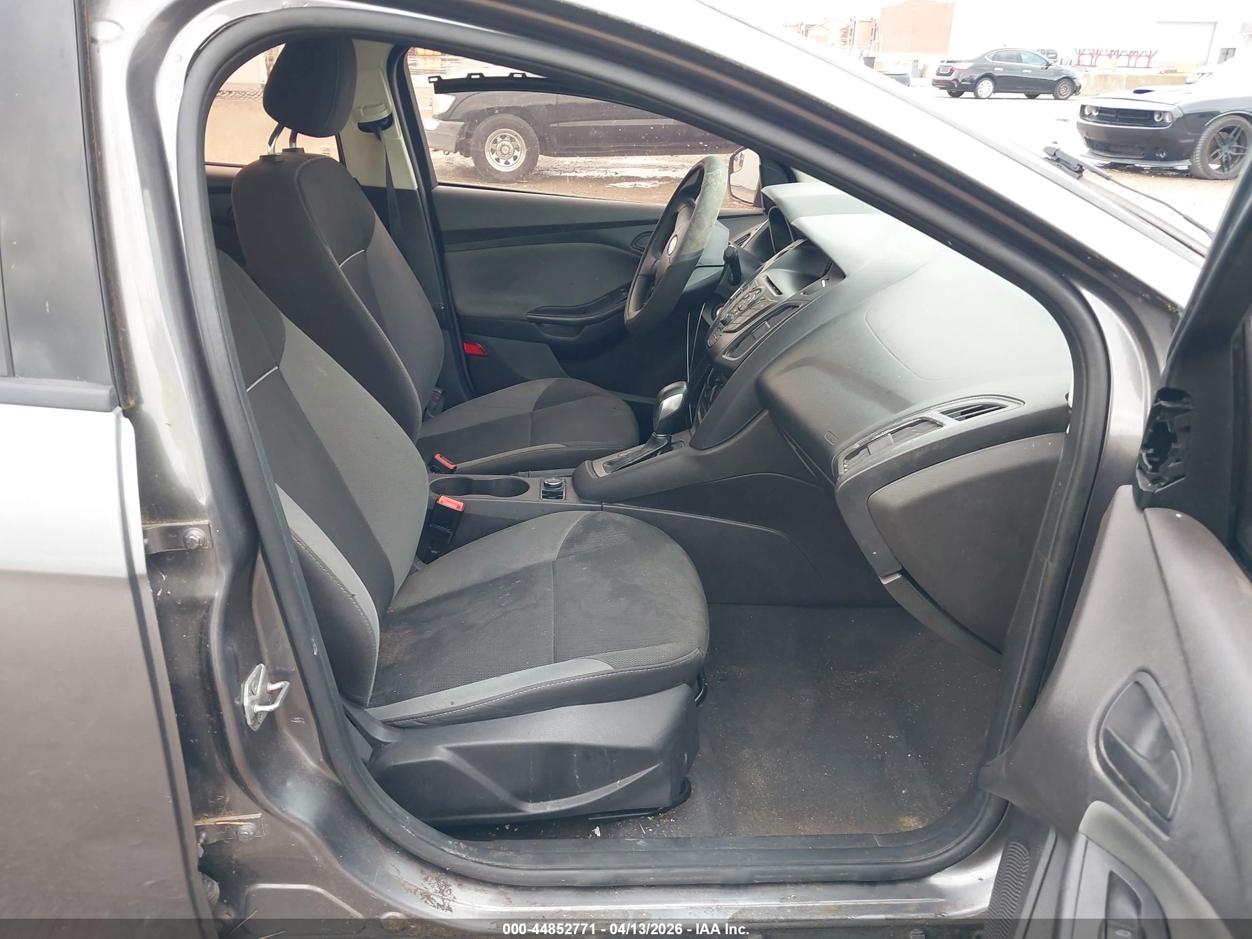 FORD FOCUS image 5