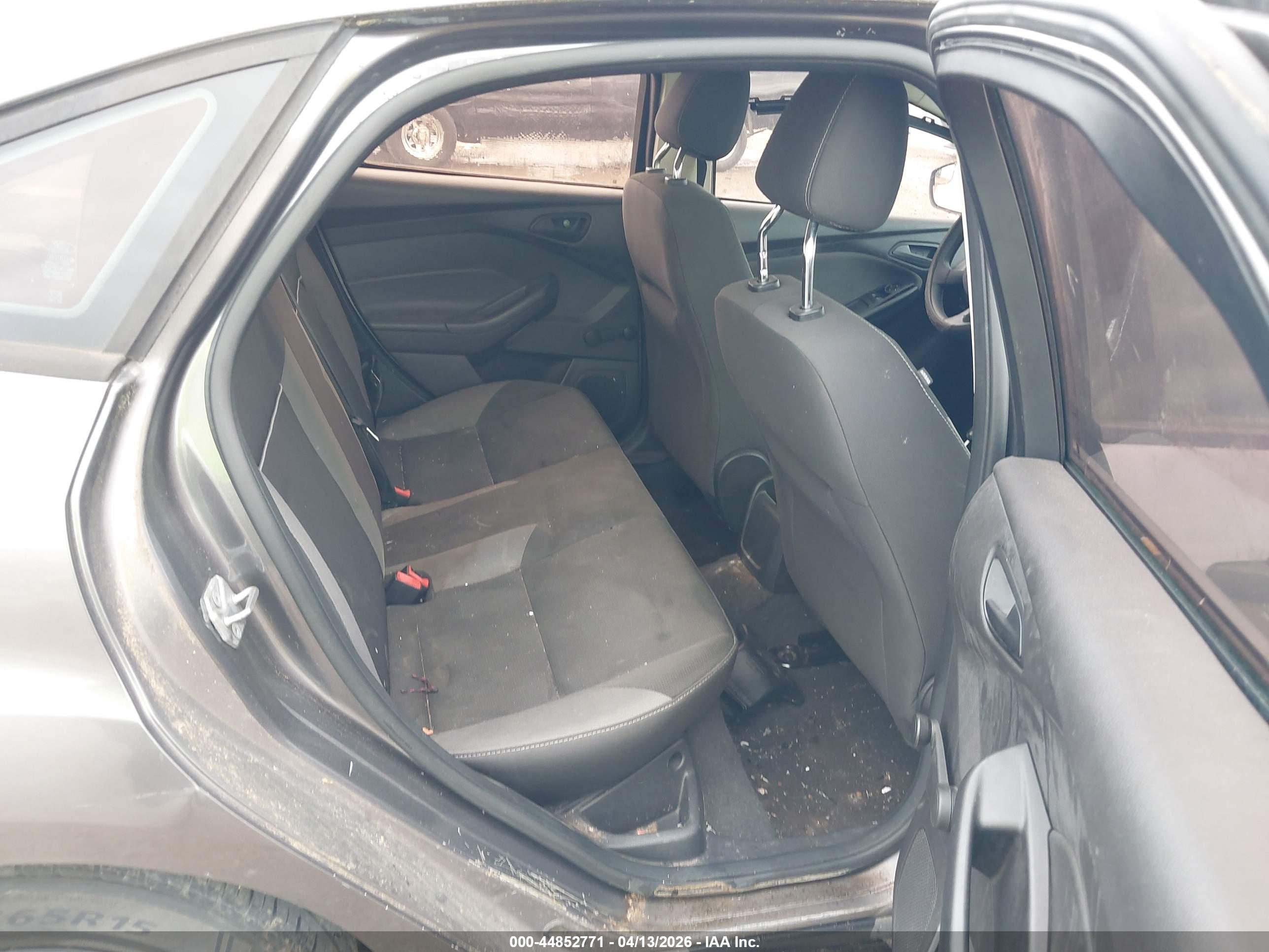 FORD FOCUS image 8