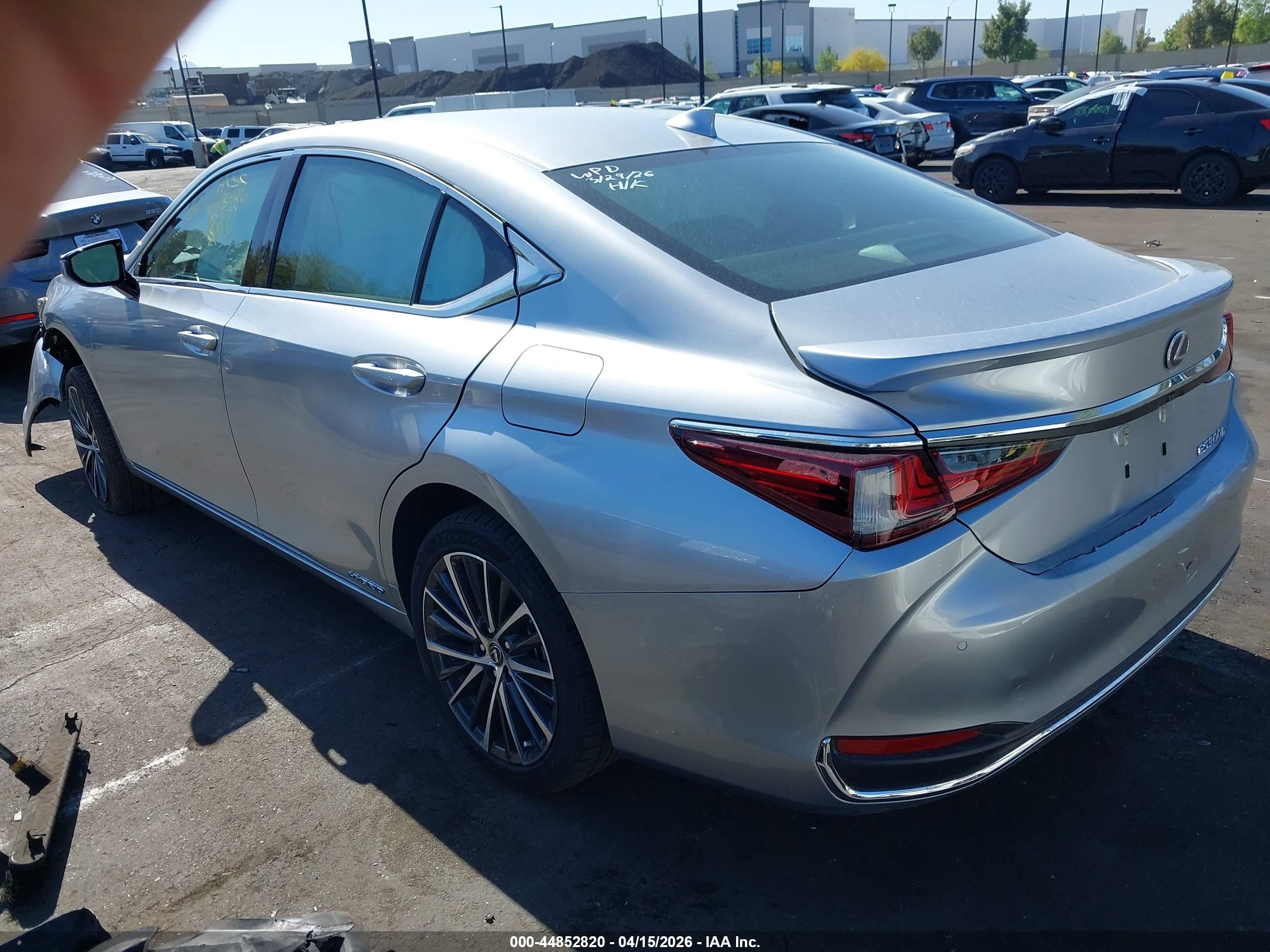 LEXUS ES image 3
