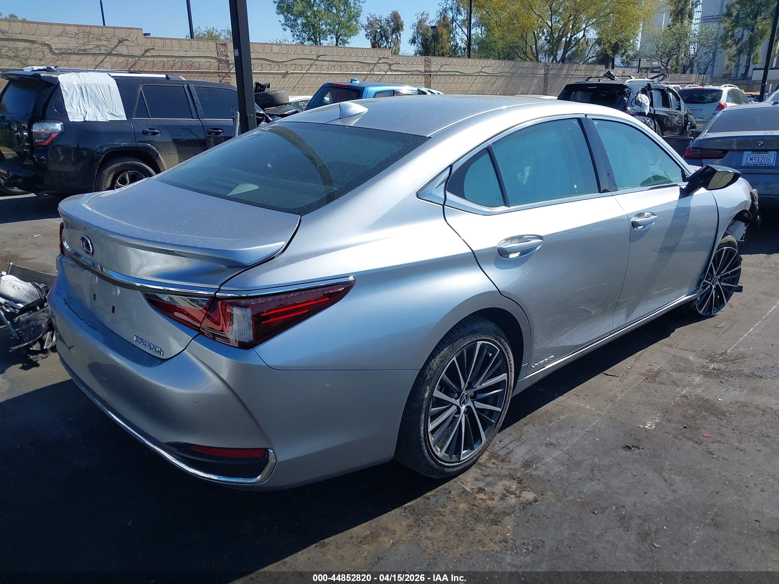 LEXUS ES image 4
