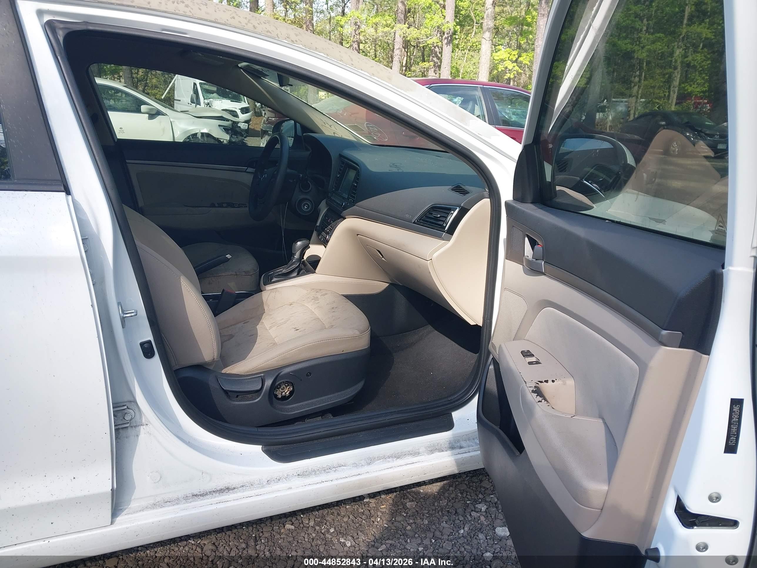 HYUNDAI ELANTRA image 5