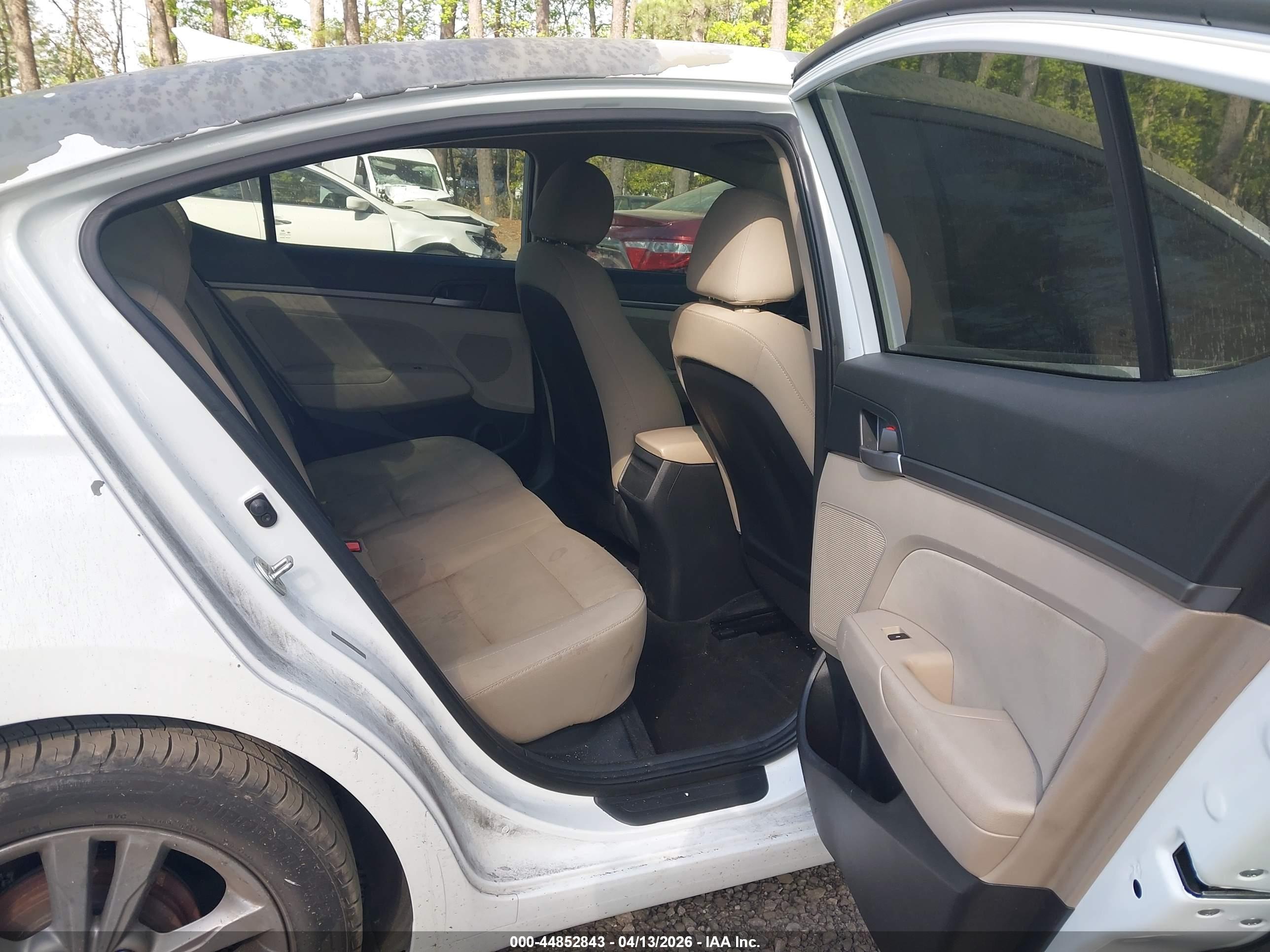 HYUNDAI ELANTRA image 8