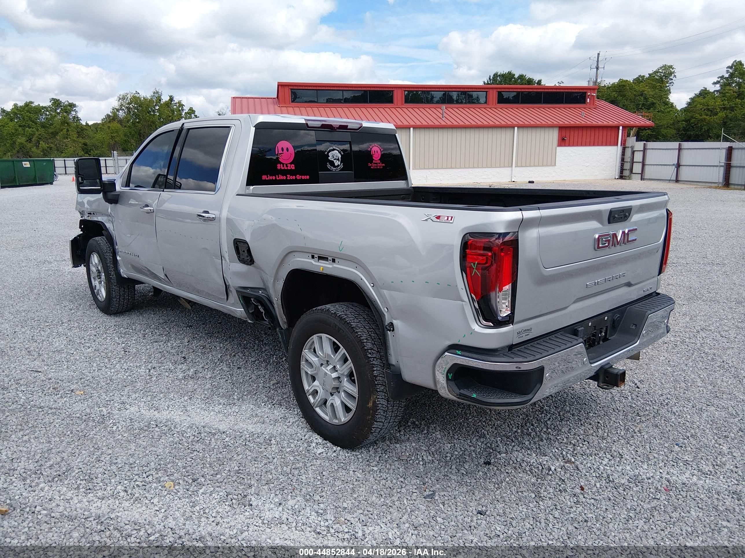 GMC SIERRA image 3