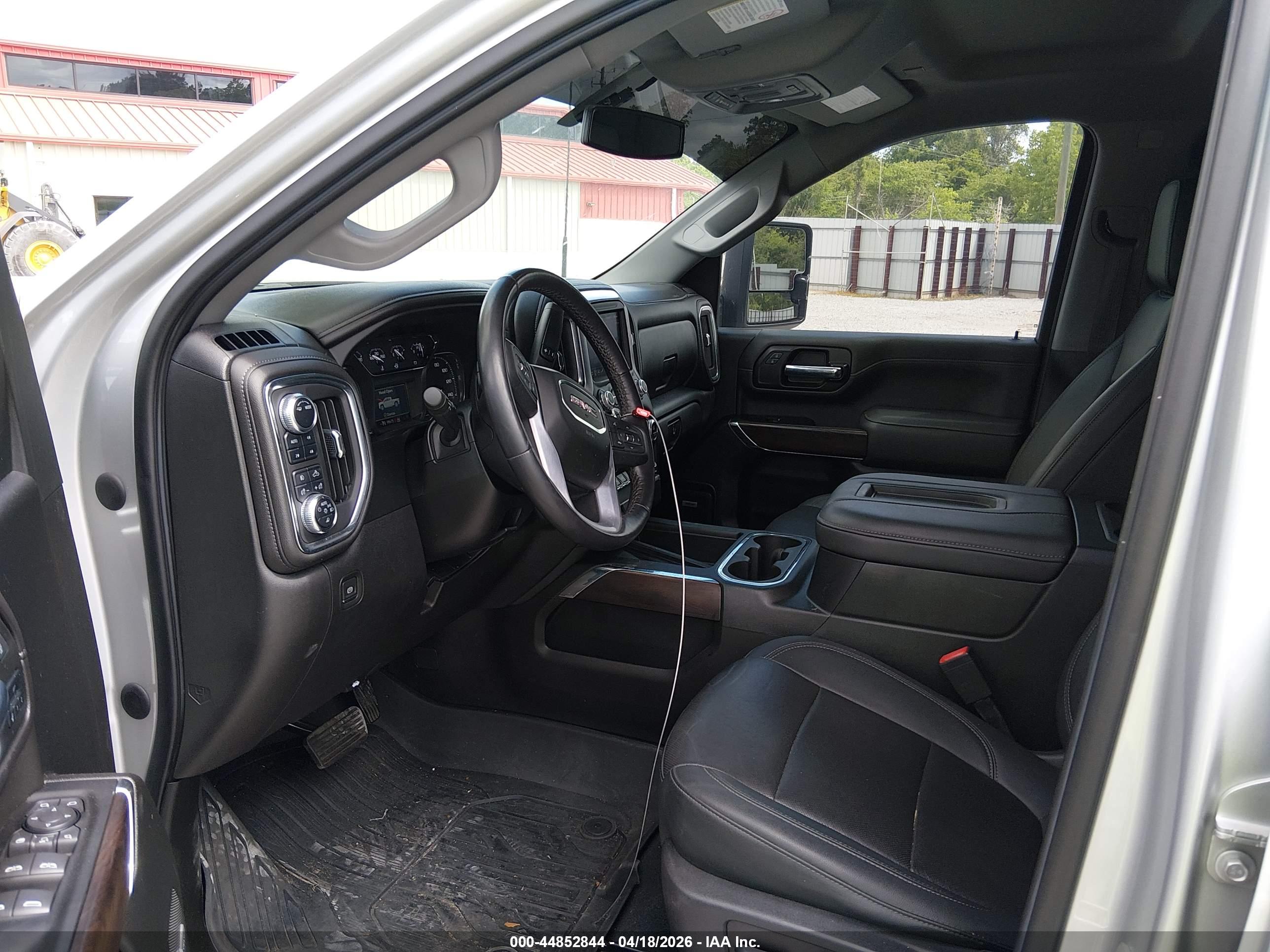 GMC SIERRA image 8