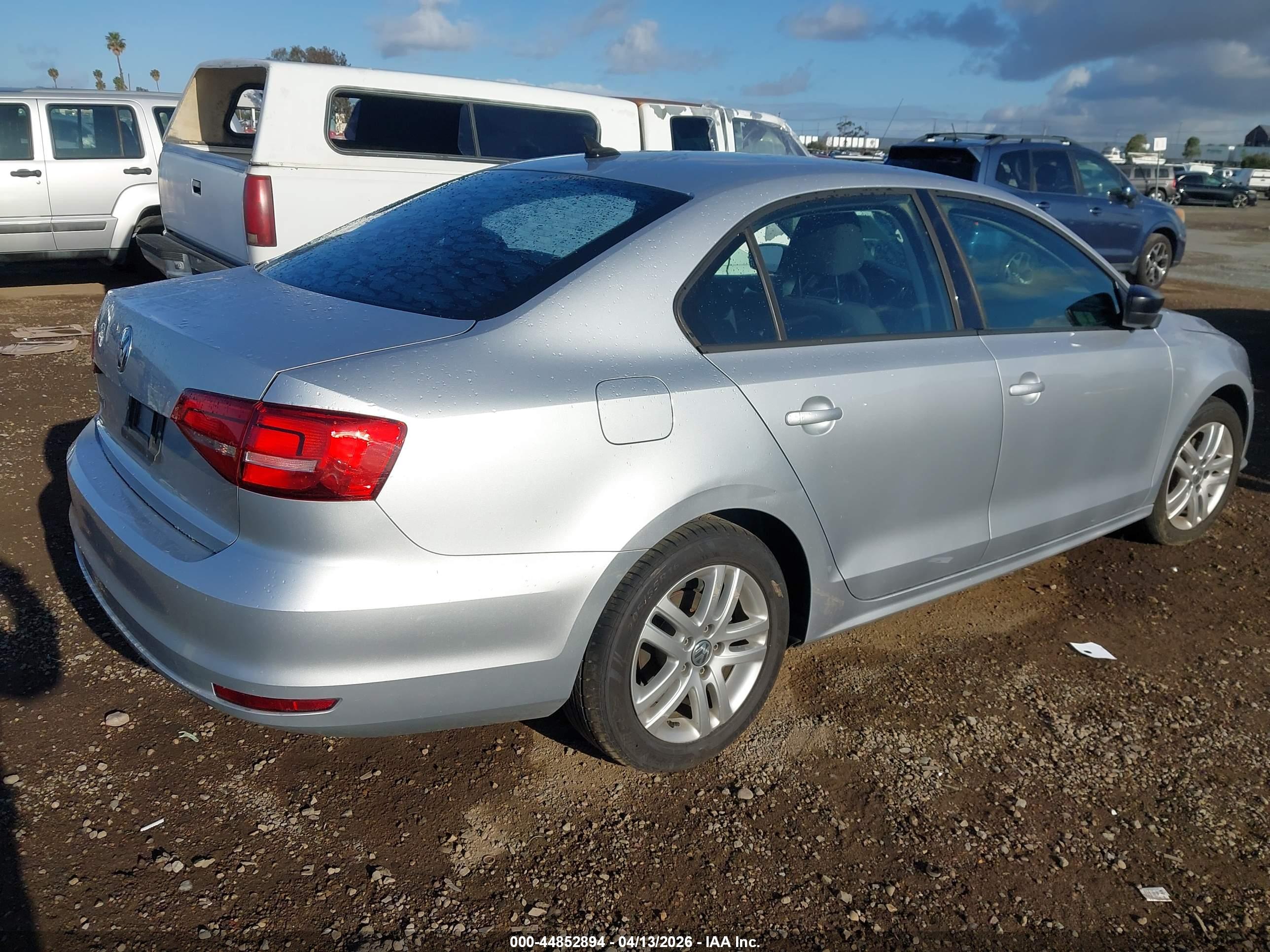 VOLKSWAGEN JETTA image 4